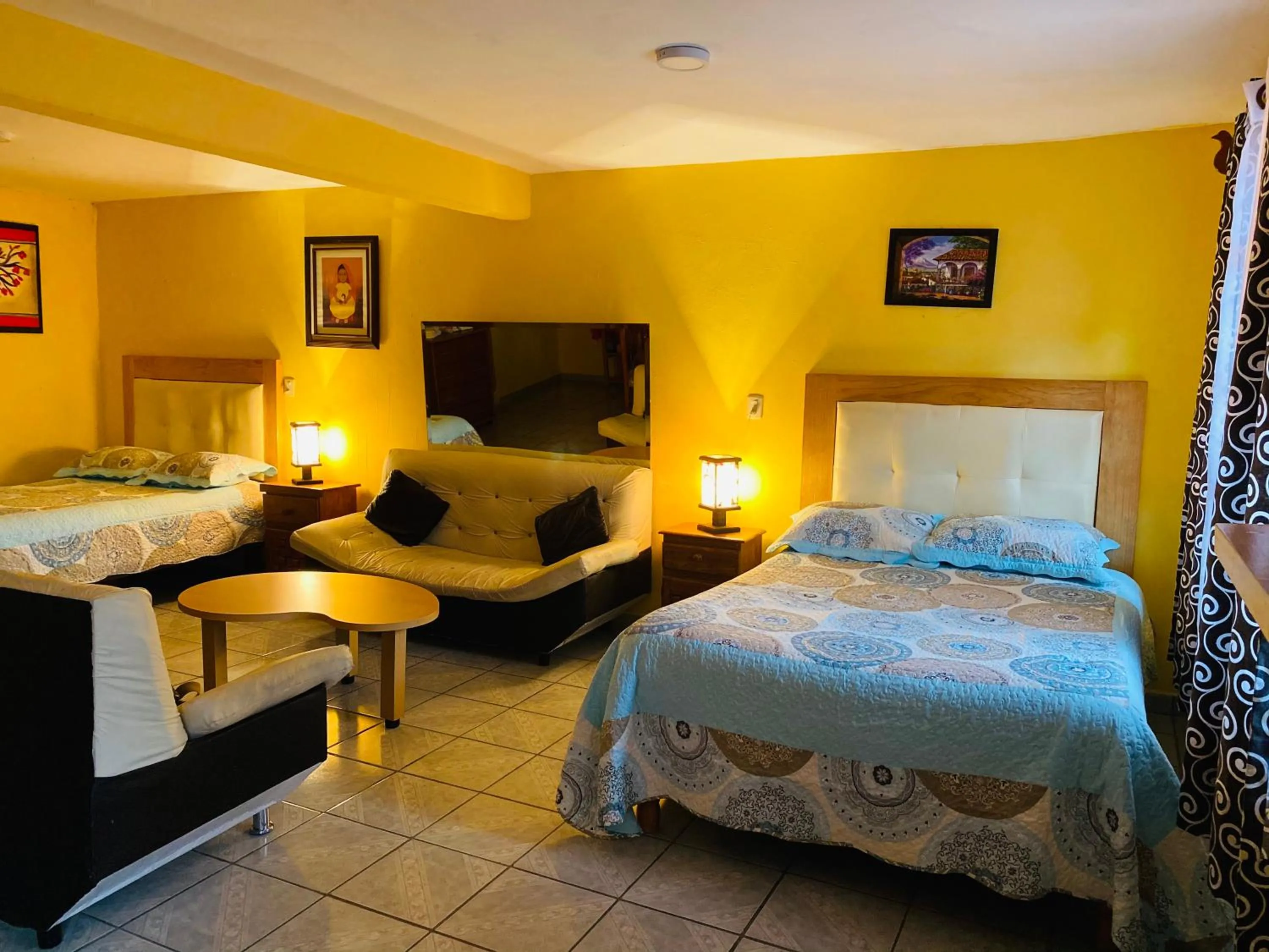 Living room, Bed in BONITO y AMPLIO DEPARTAMENTO con JARDÍN "EL PARAÍSO DE ZACATLÁN"