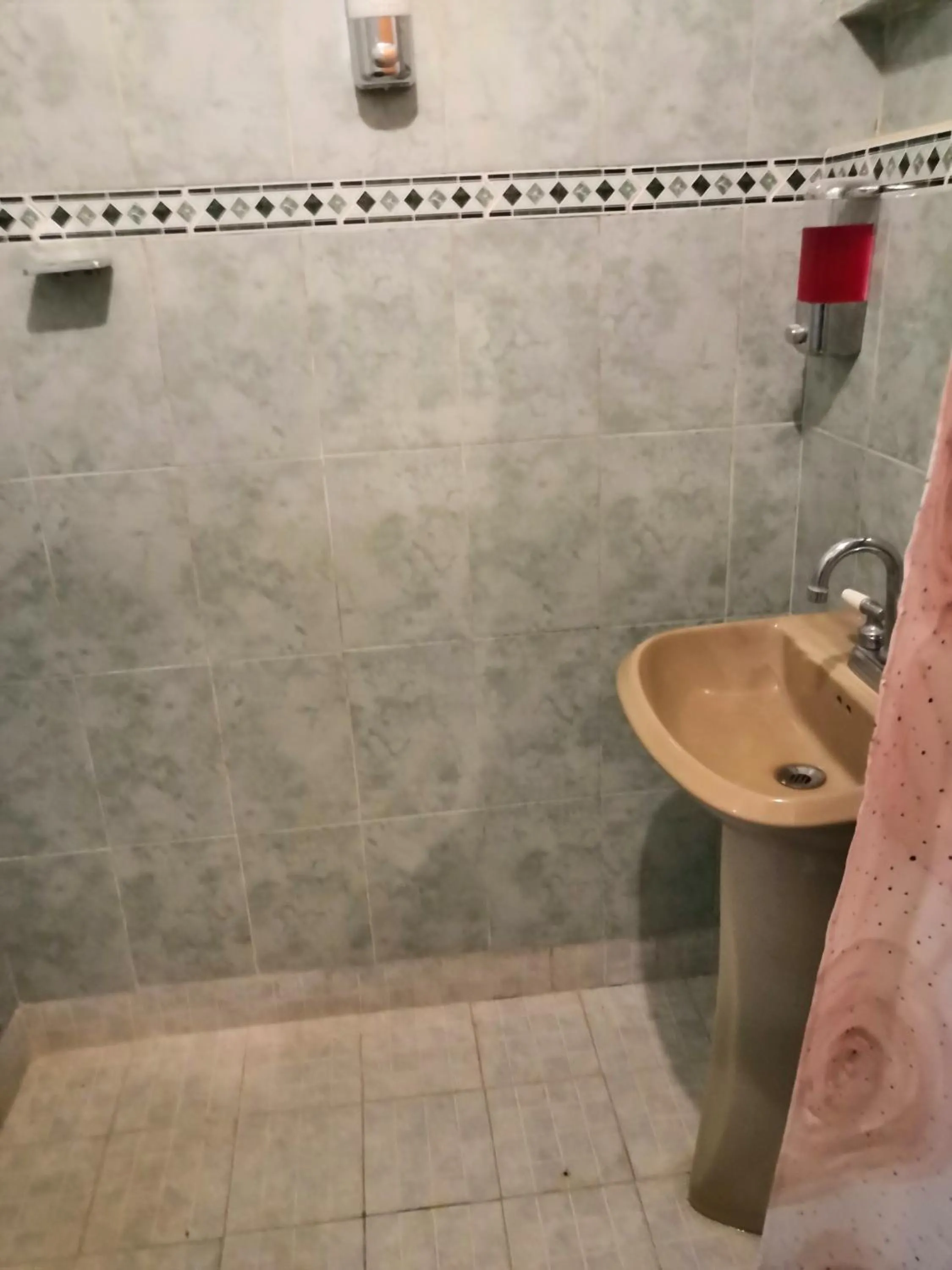 Shower in BONITO y AMPLIO DEPARTAMENTO con JARDÍN "EL PARAÍSO DE ZACATLÁN"