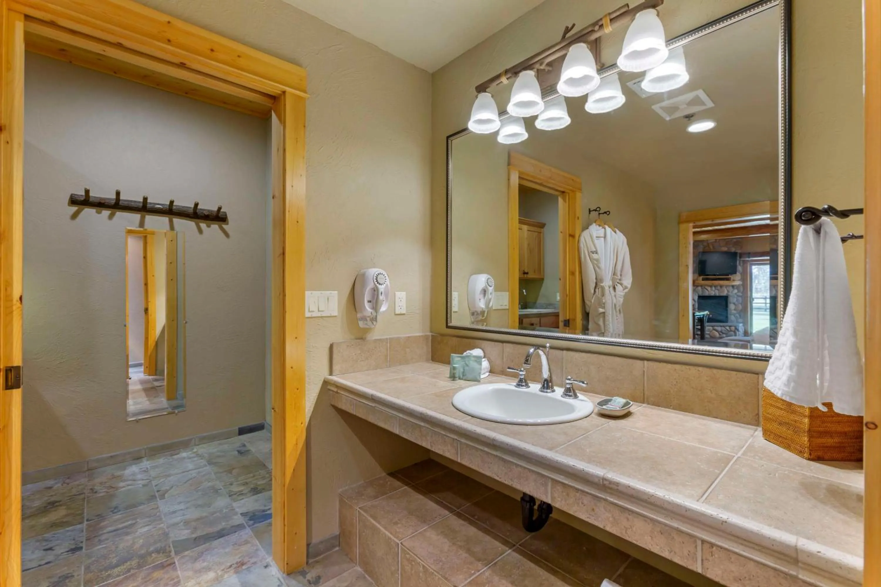 Bathroom in Best Western Ponderosa Lodge