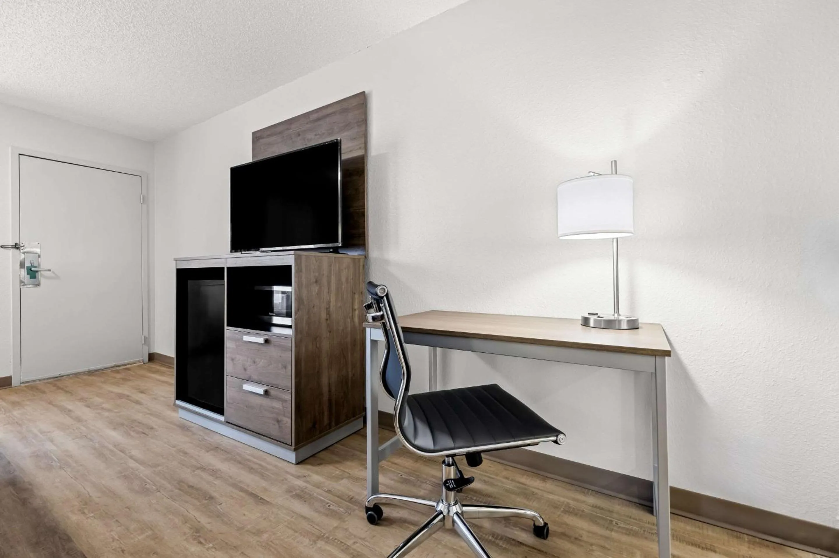 Bedroom in Quality Inn Plainview