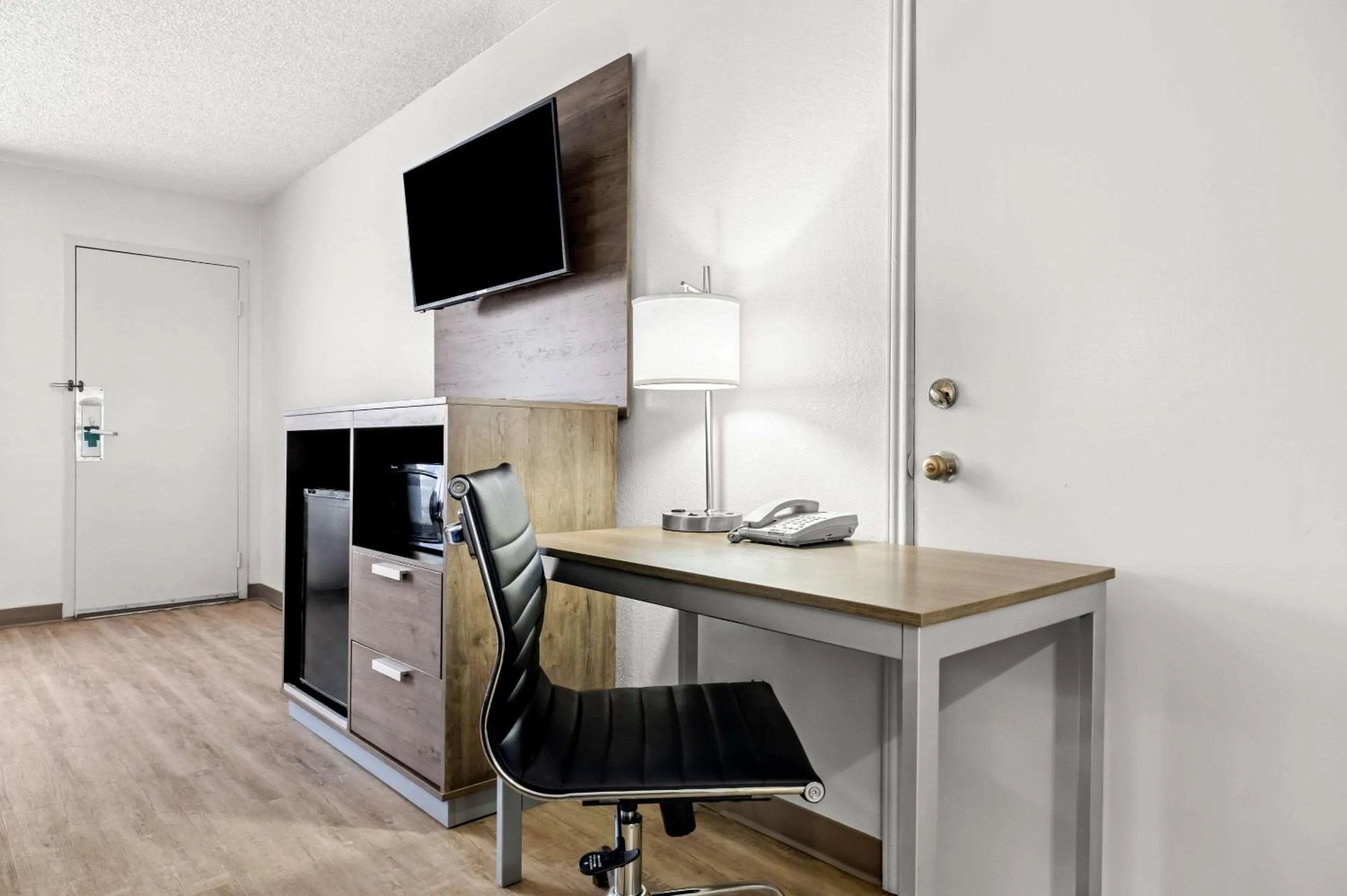 Bedroom in Quality Inn Plainview