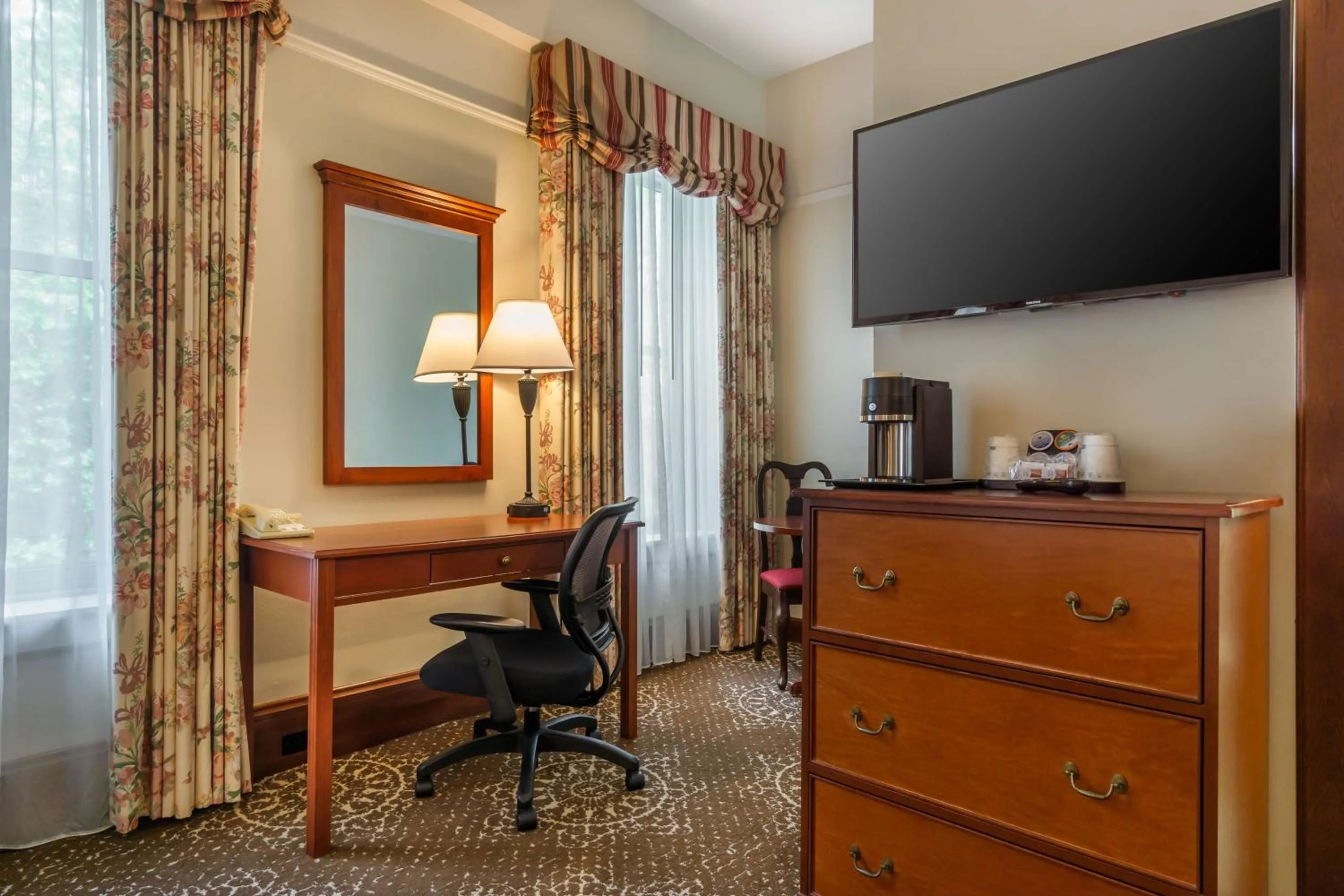 Bedroom in Best Western Plus Pioneer Square Hotel Downtown