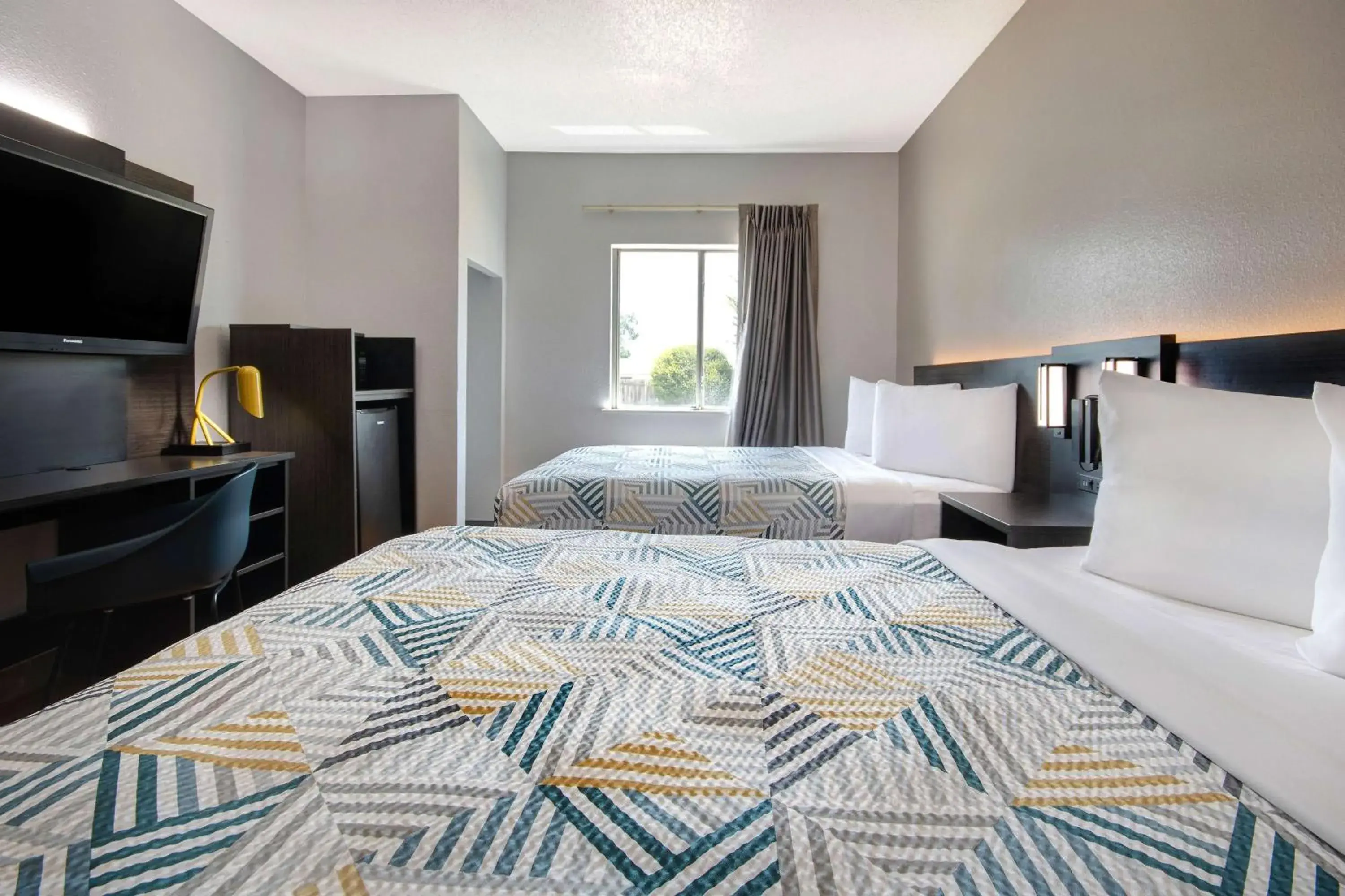 Queen Room with Two Queen Beds - Non-Smoking in Motel 6-San Antonio, TX - South Queen Room with Two Queen Beds - Non-Smoking in Motel 6-San Antonio, TX - South