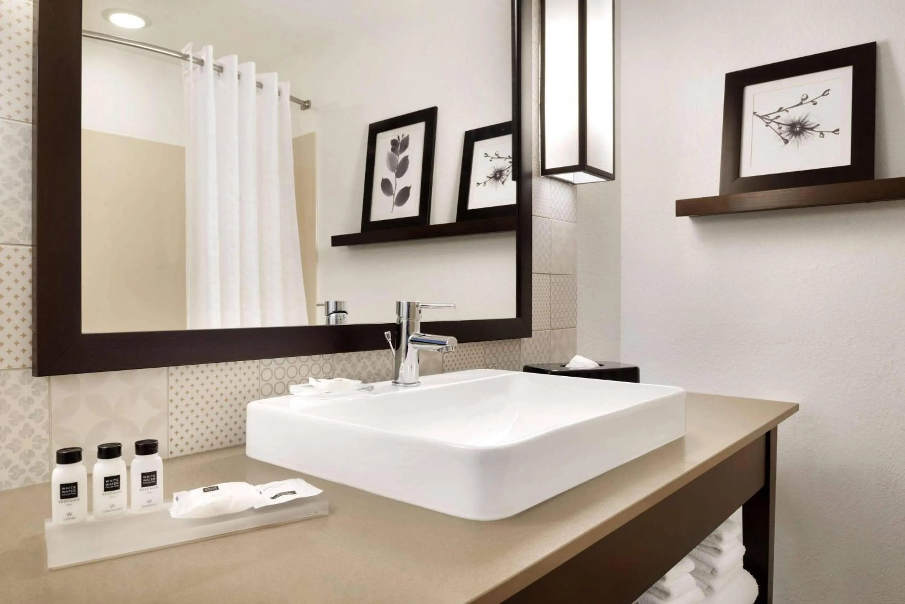 Bedroom in Country Inn & Suites by Radisson, Houghton, MI