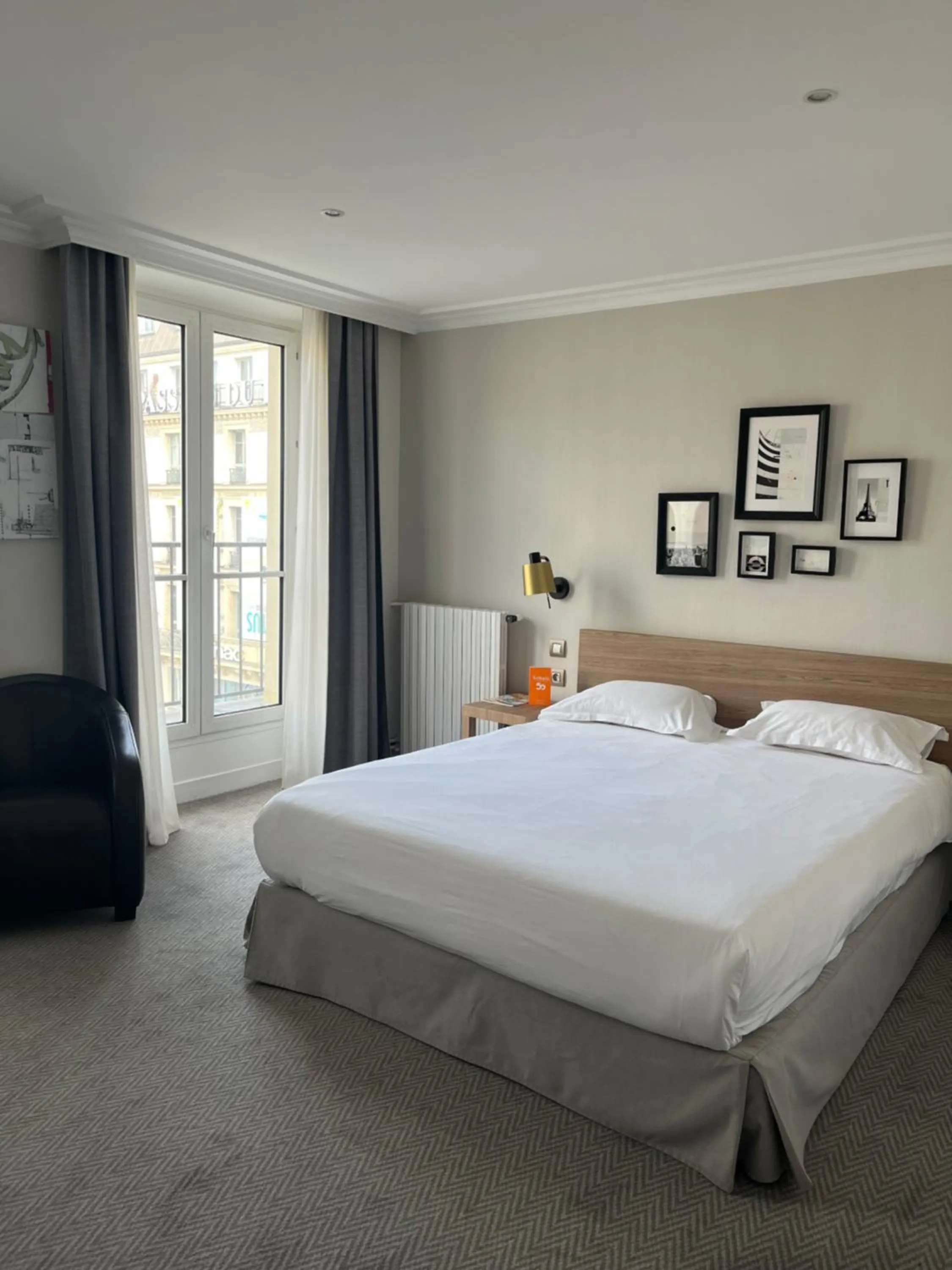 Bed in Hôtel Londres et New York - Teritoria