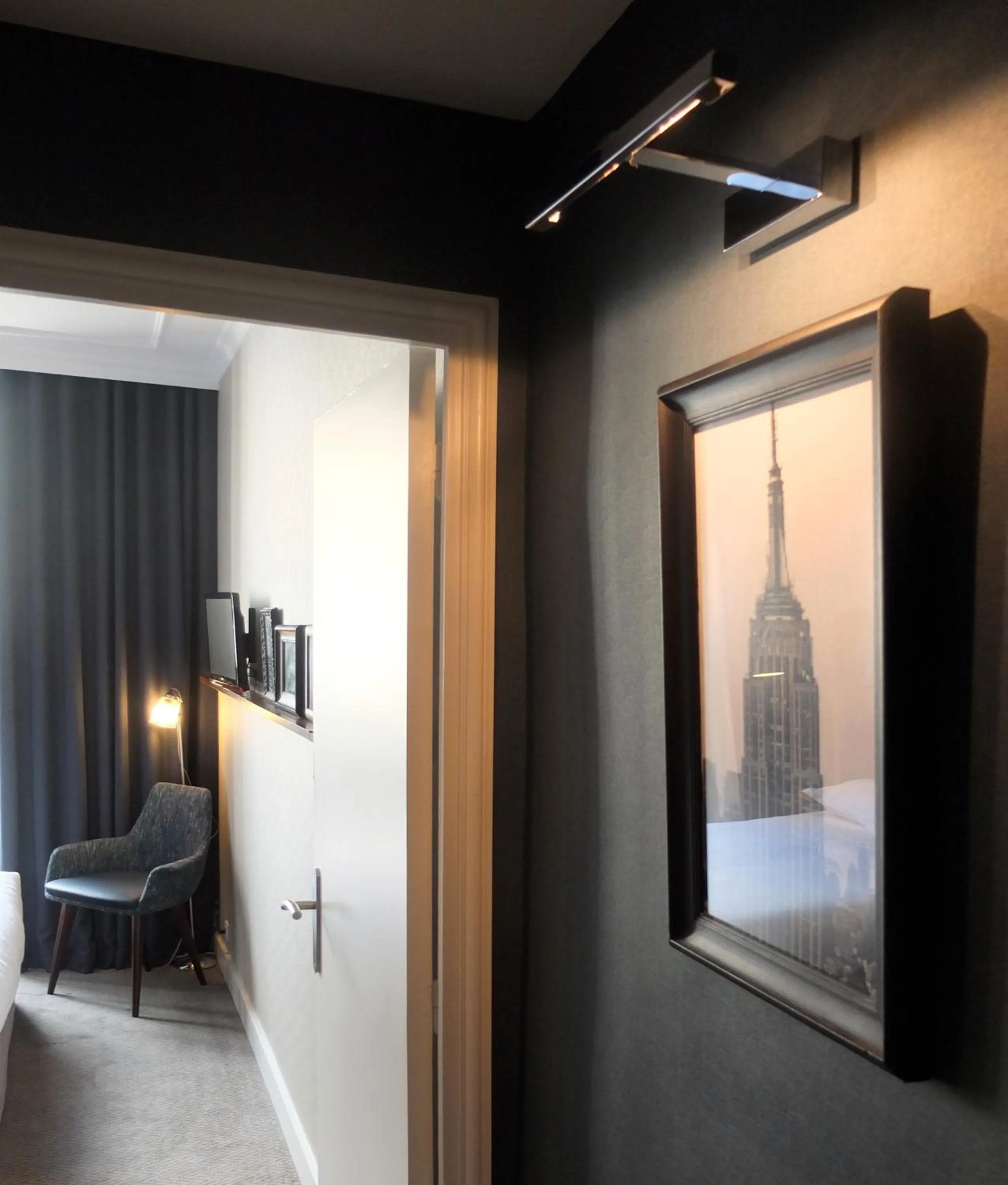 Decorative detail in Hôtel Londres et New York - Teritoria