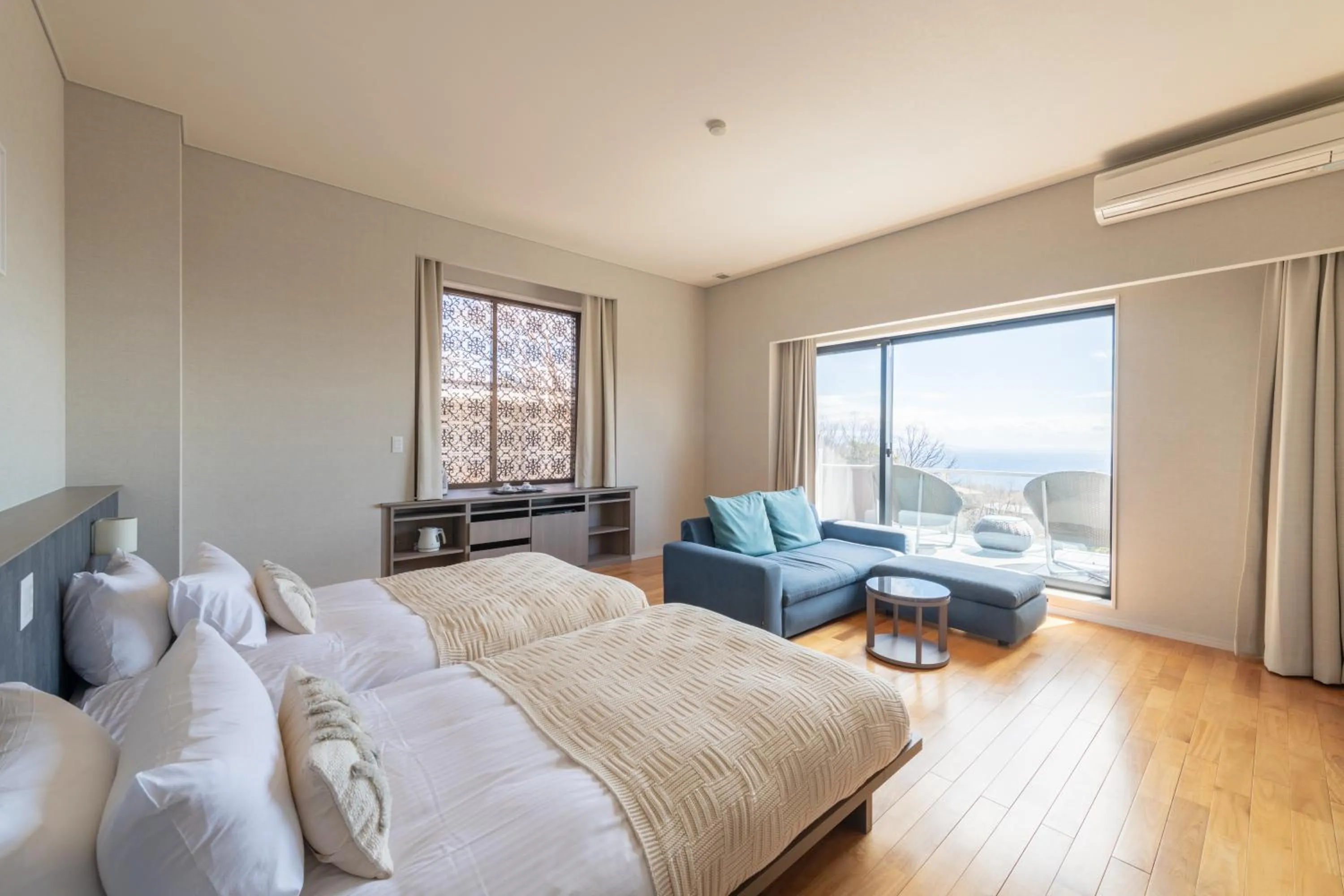 Photo of the whole room, Bed in the salon 伊豆高原 Hotels & Resort