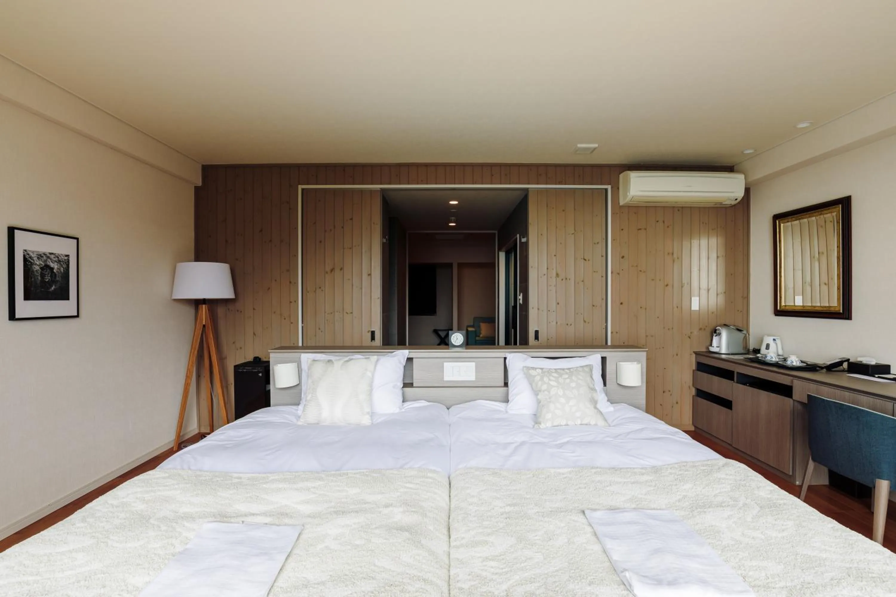 Photo of the whole room, Bed in the salon 伊豆高原 Hotels & Resort