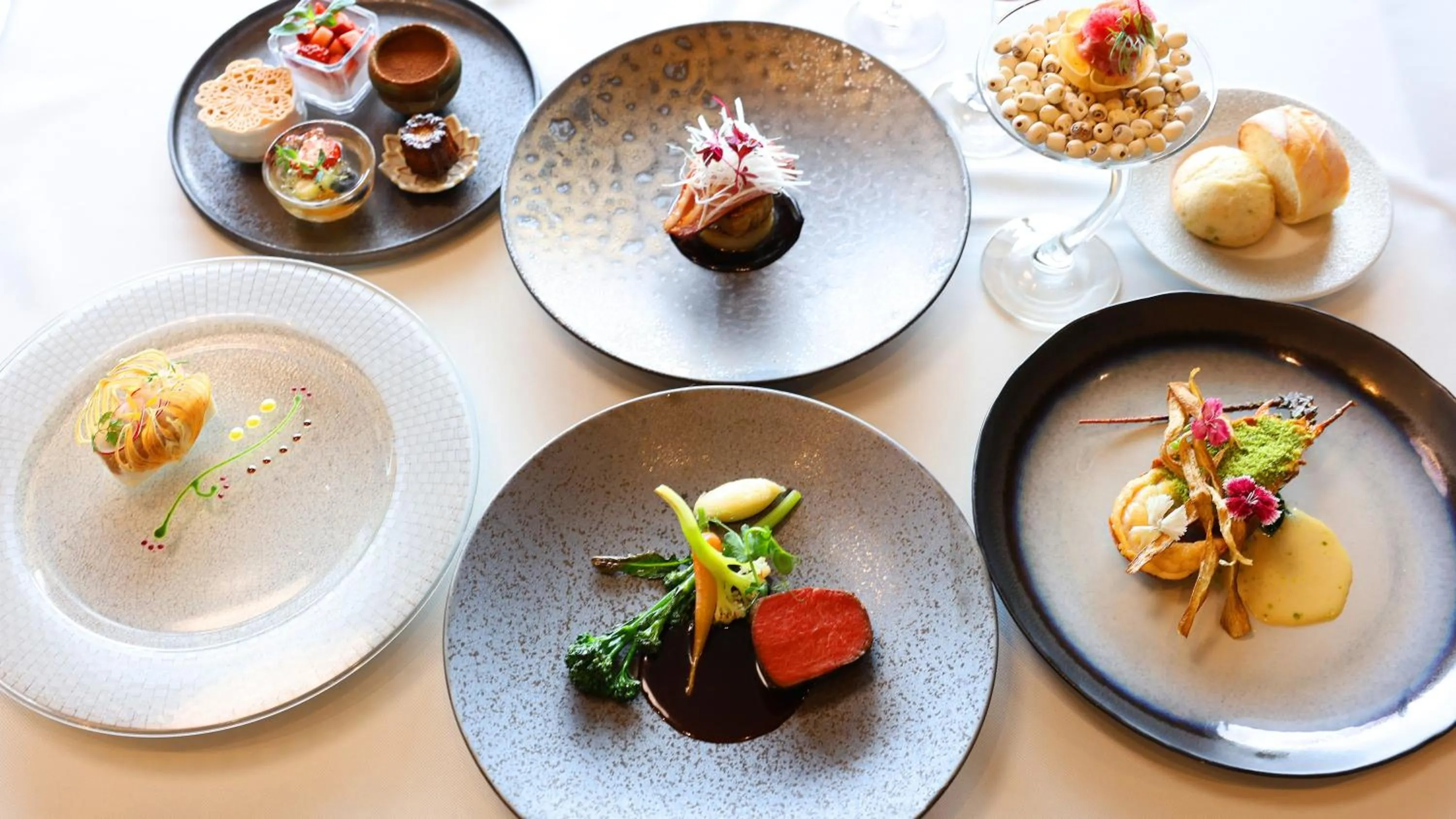 Food in the salon 伊豆高原 Hotels & Resort