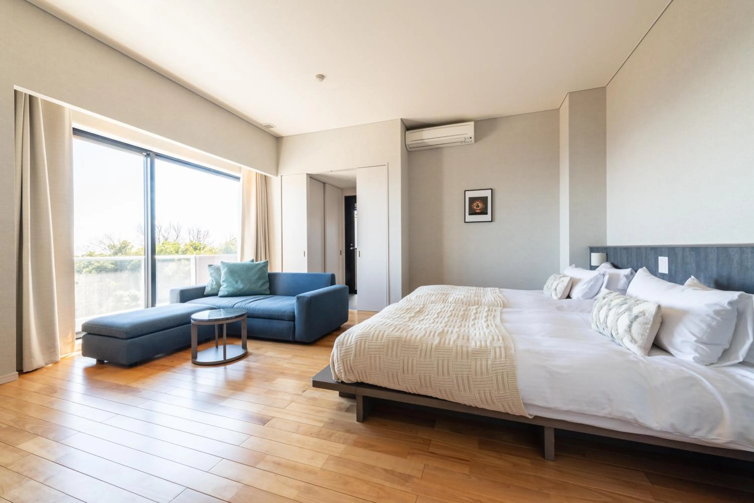 Photo of the whole room, Bed in the salon 伊豆高原 Hotels & Resort