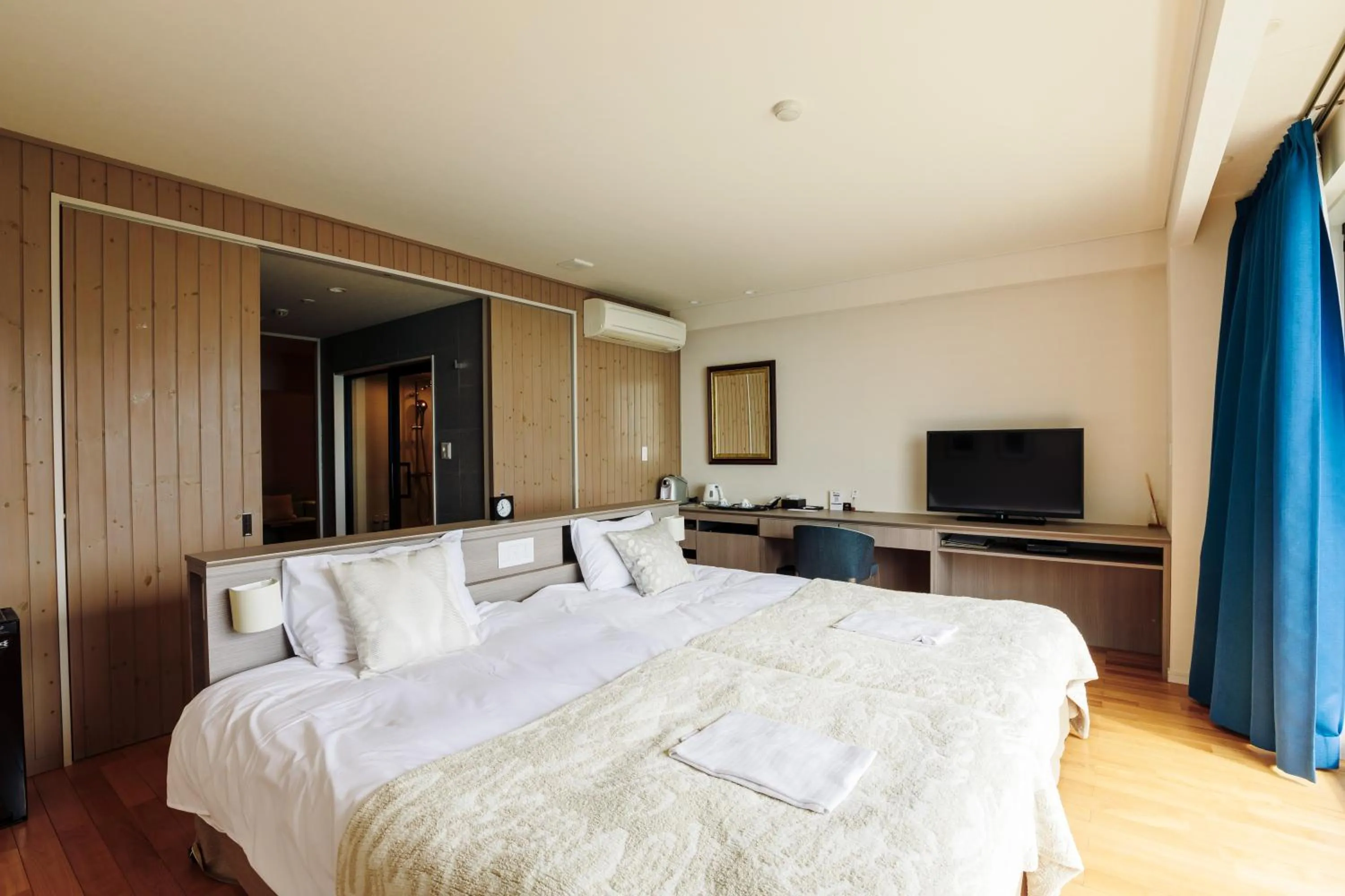 Photo of the whole room, Bed in the salon 伊豆高原 Hotels & Resort