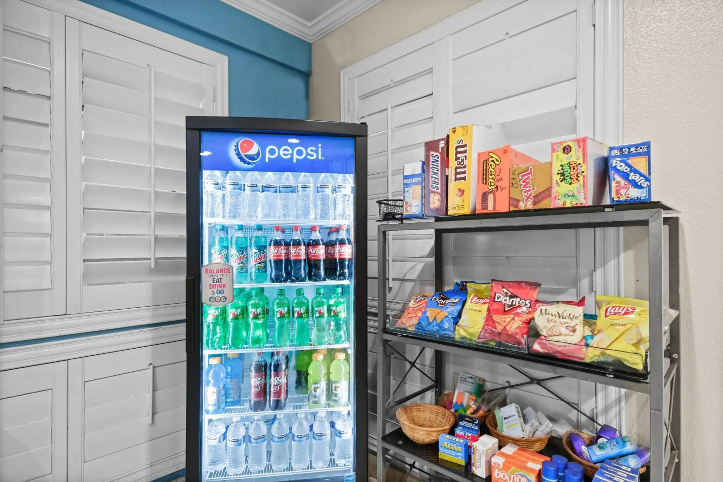 Food and drinks in Days Inn by Wyndham Lost Hills