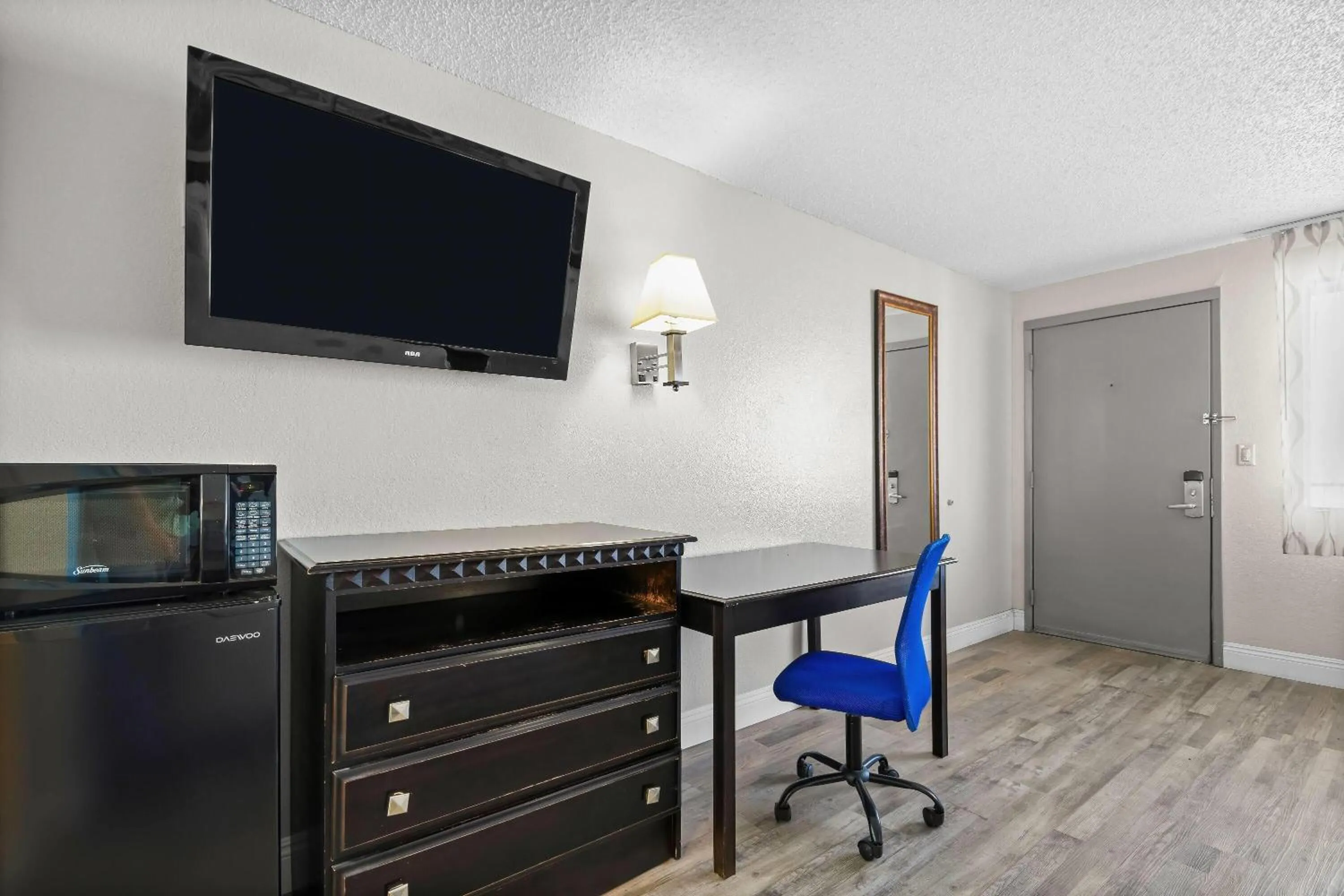 Bed in Days Inn by Wyndham Lost Hills