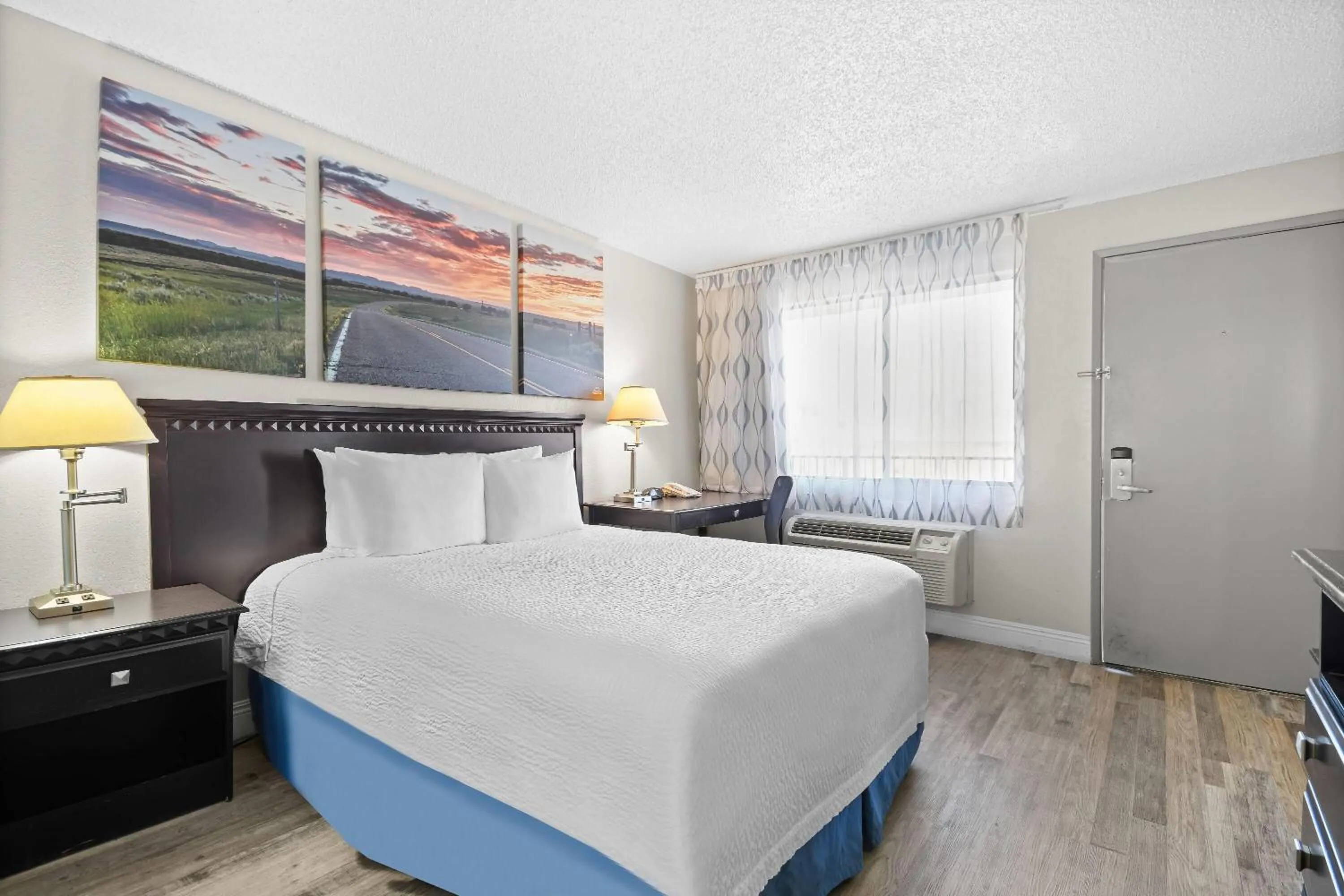 Bed in Days Inn by Wyndham Lost Hills