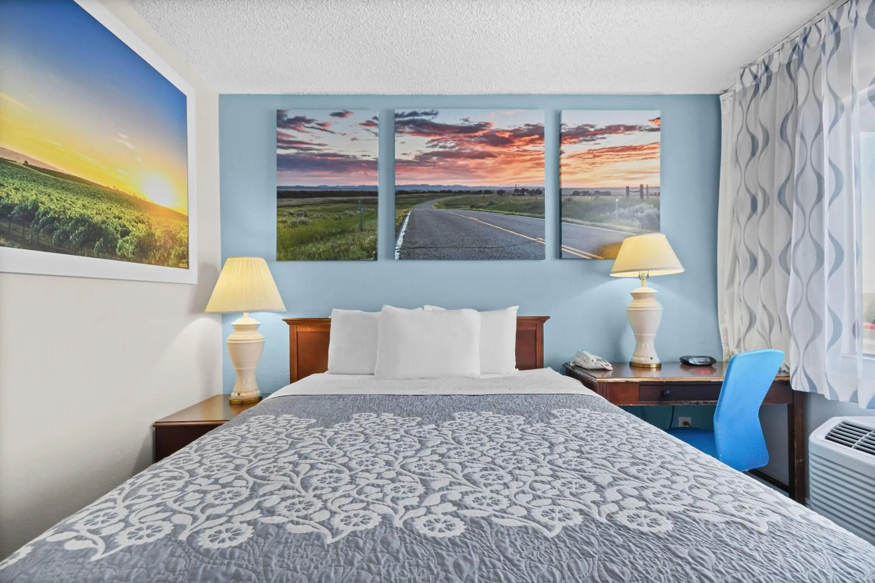 Bed in Days Inn by Wyndham Lost Hills