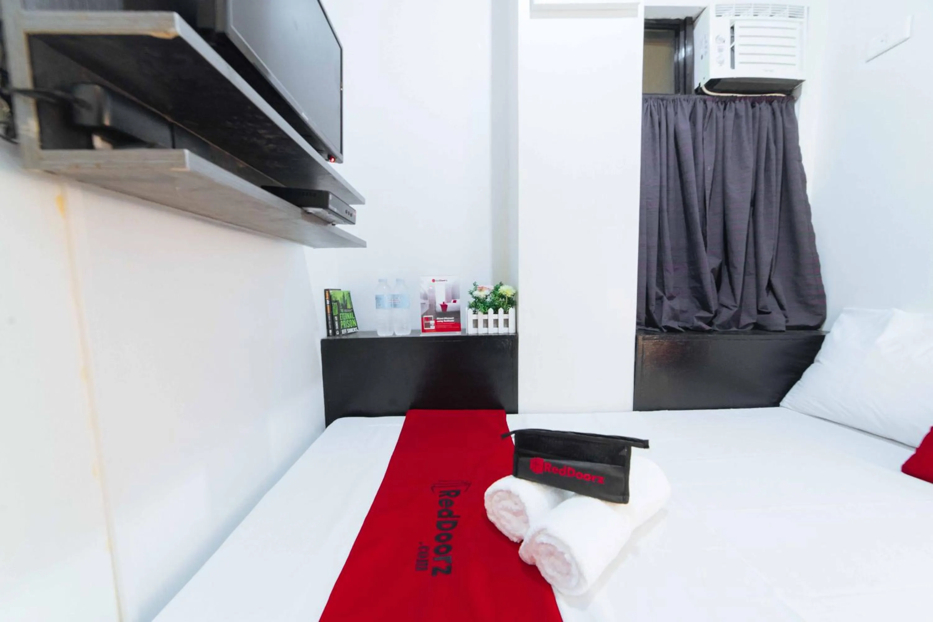 Bedroom, Bed in RedDoorz near G Mall Bajada Davao