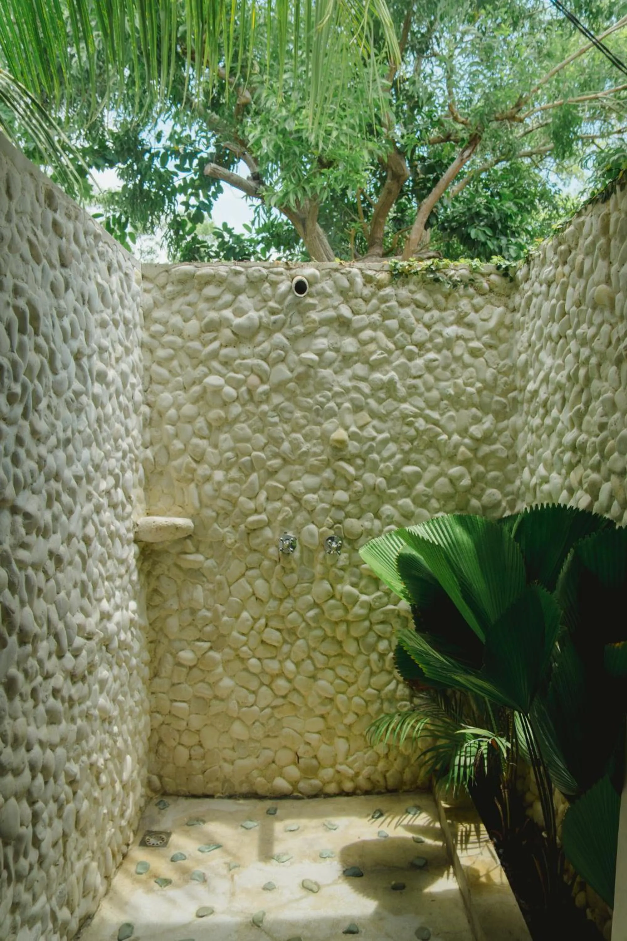 Shower in La Kreyiol