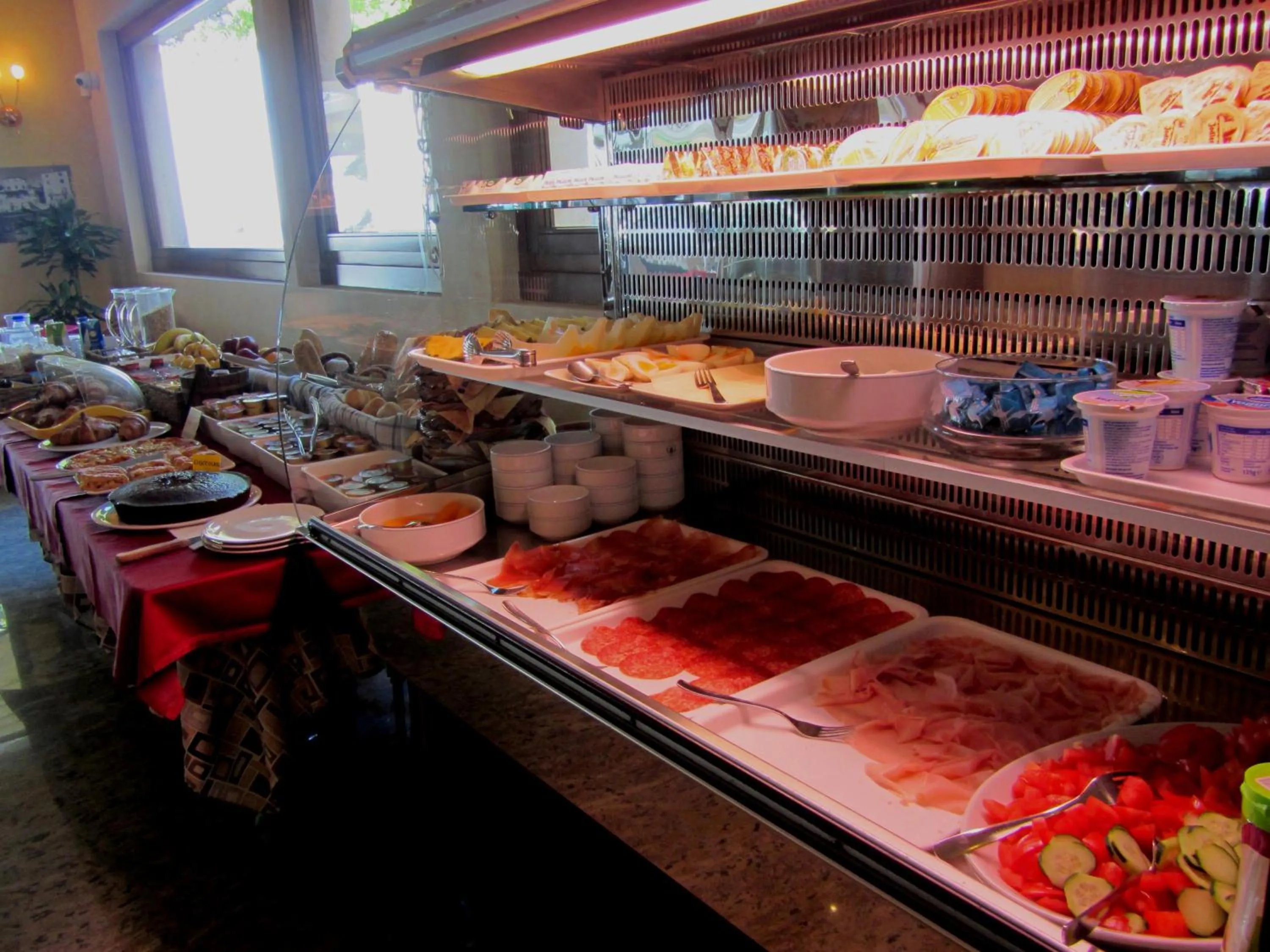 Food and drinks in Hotel Roma