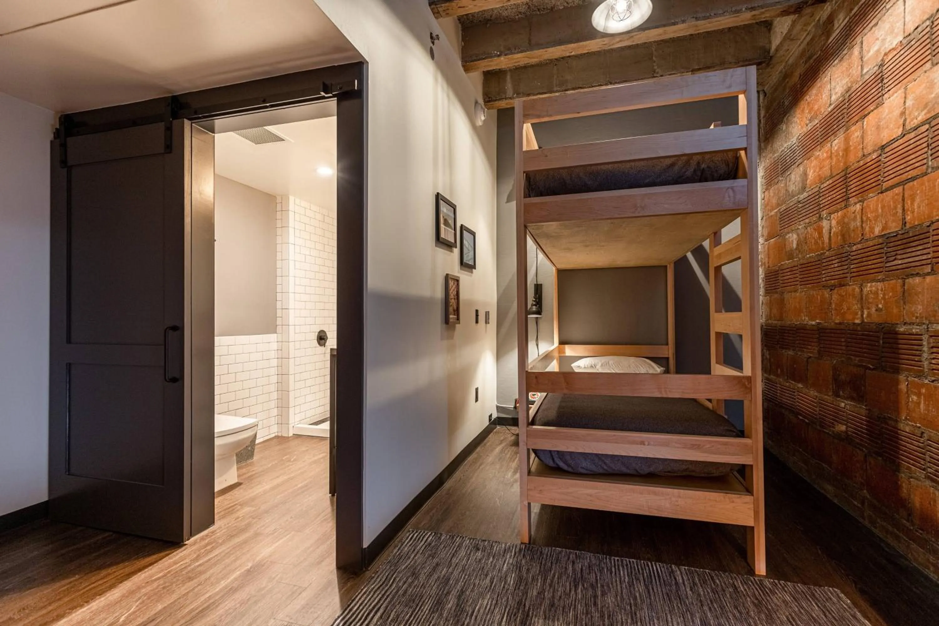 Photo of the whole room, Bed in Moxy Nashville Downtown