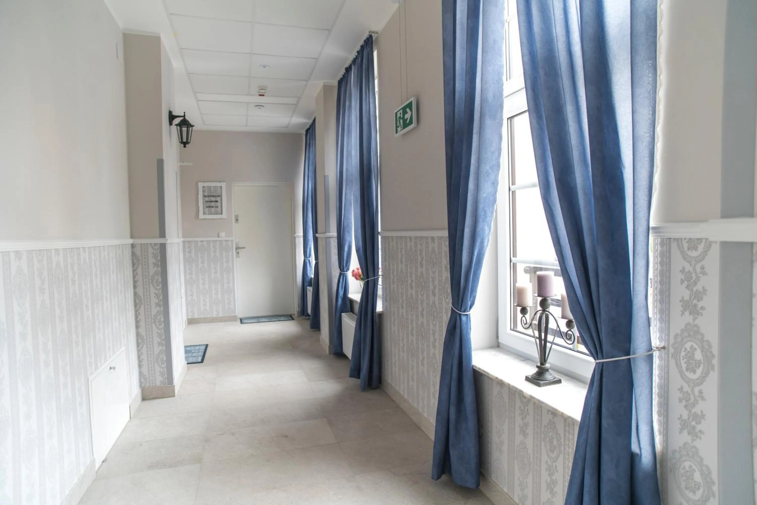 Hostel "Night o'clock" - restauracja, parking i darmowa siłownia