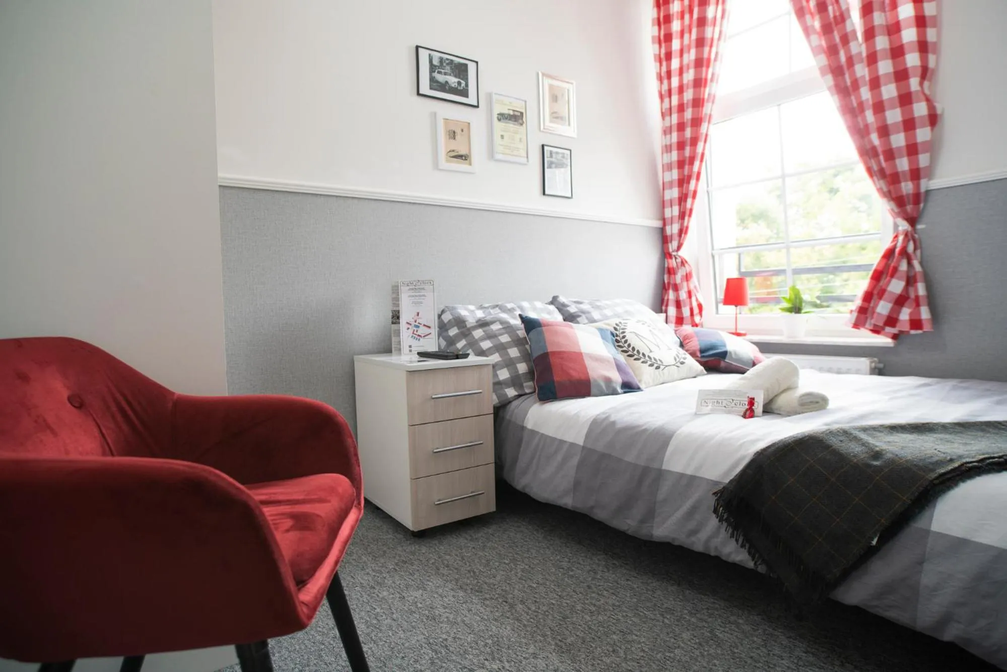 Hostel "Night o'clock" - restauracja, parking i darmowa siłownia