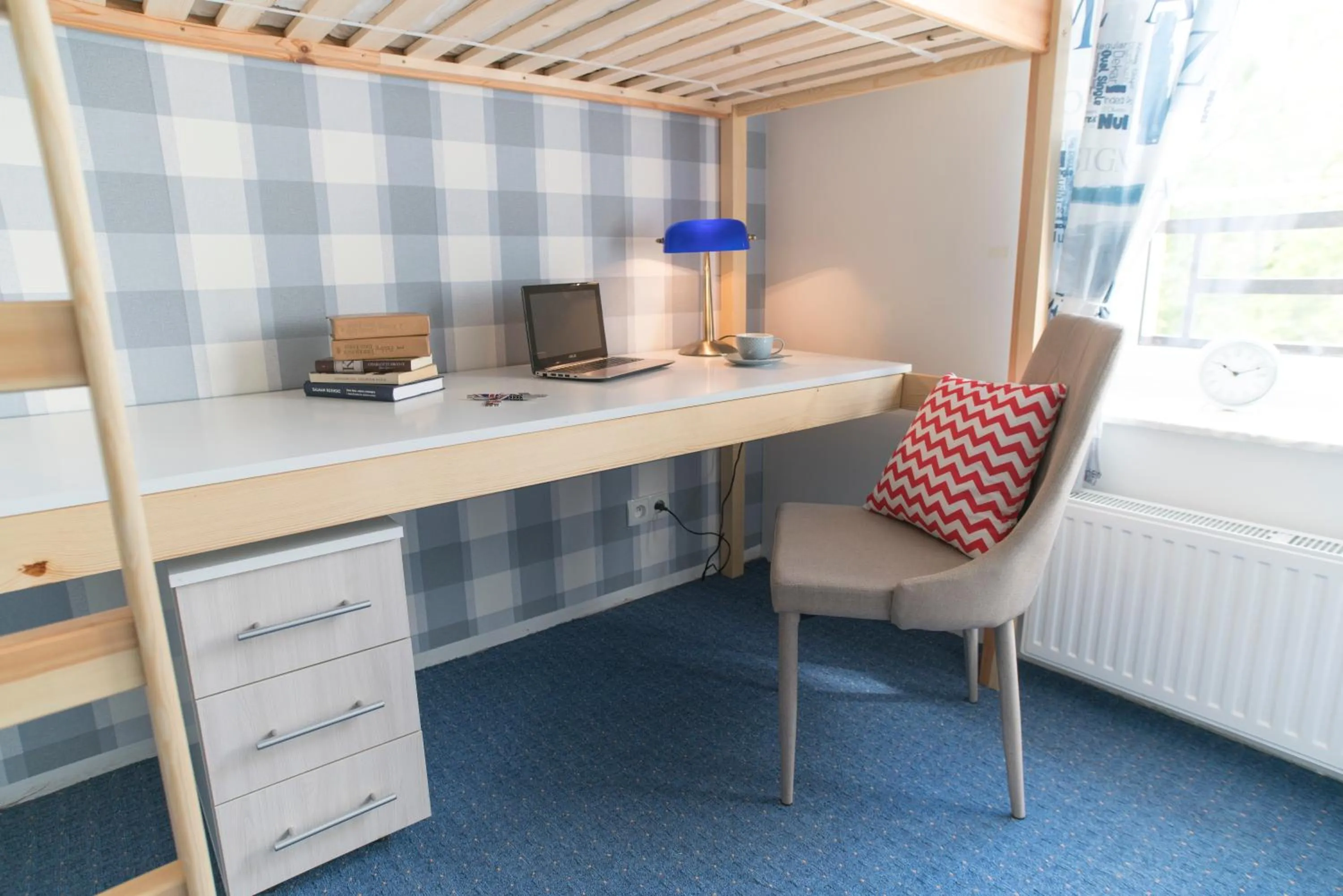 Hostel "Night o'clock" - restauracja, parking i darmowa siłownia