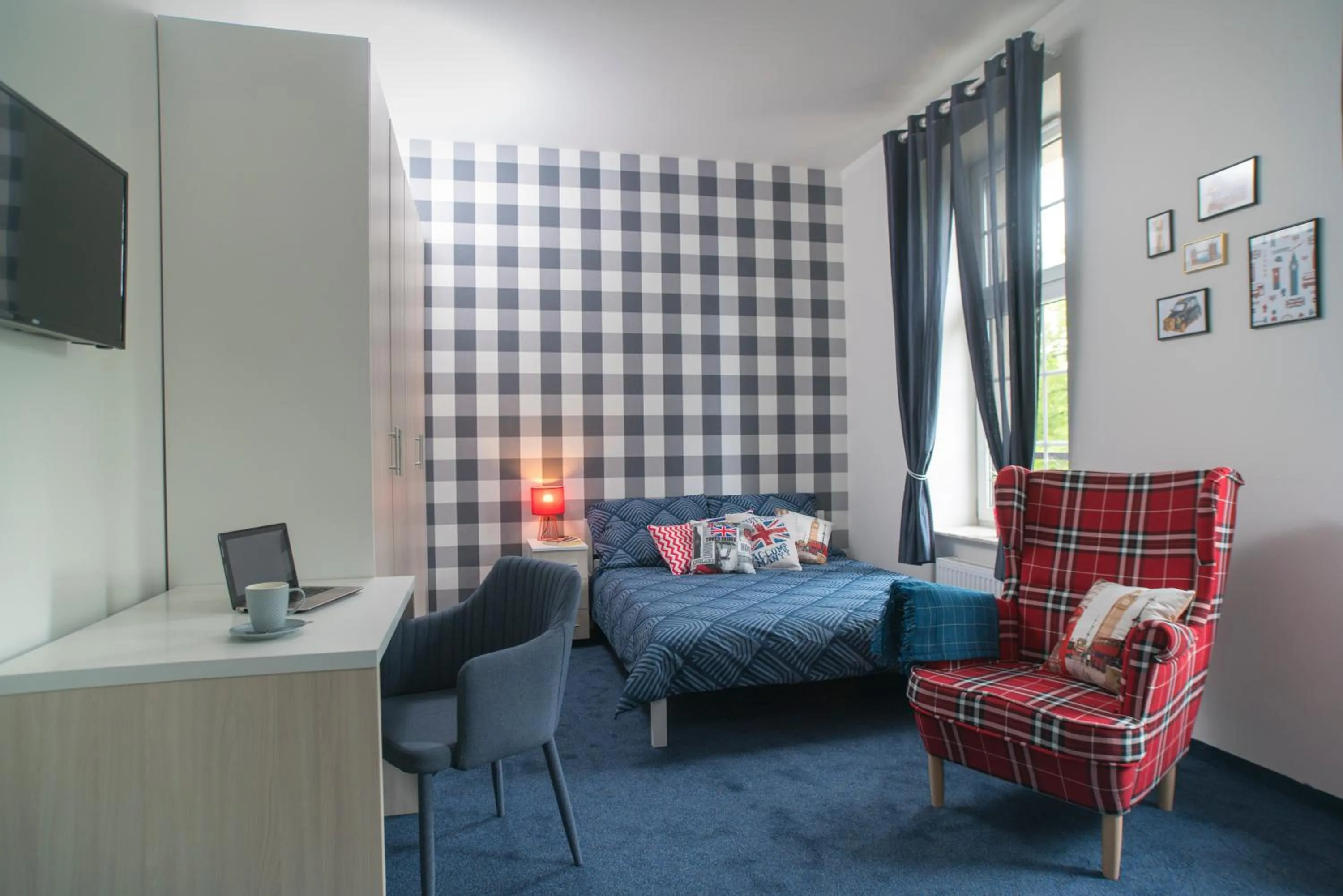 Hostel "Night o'clock" - restauracja, parking i darmowa siłownia