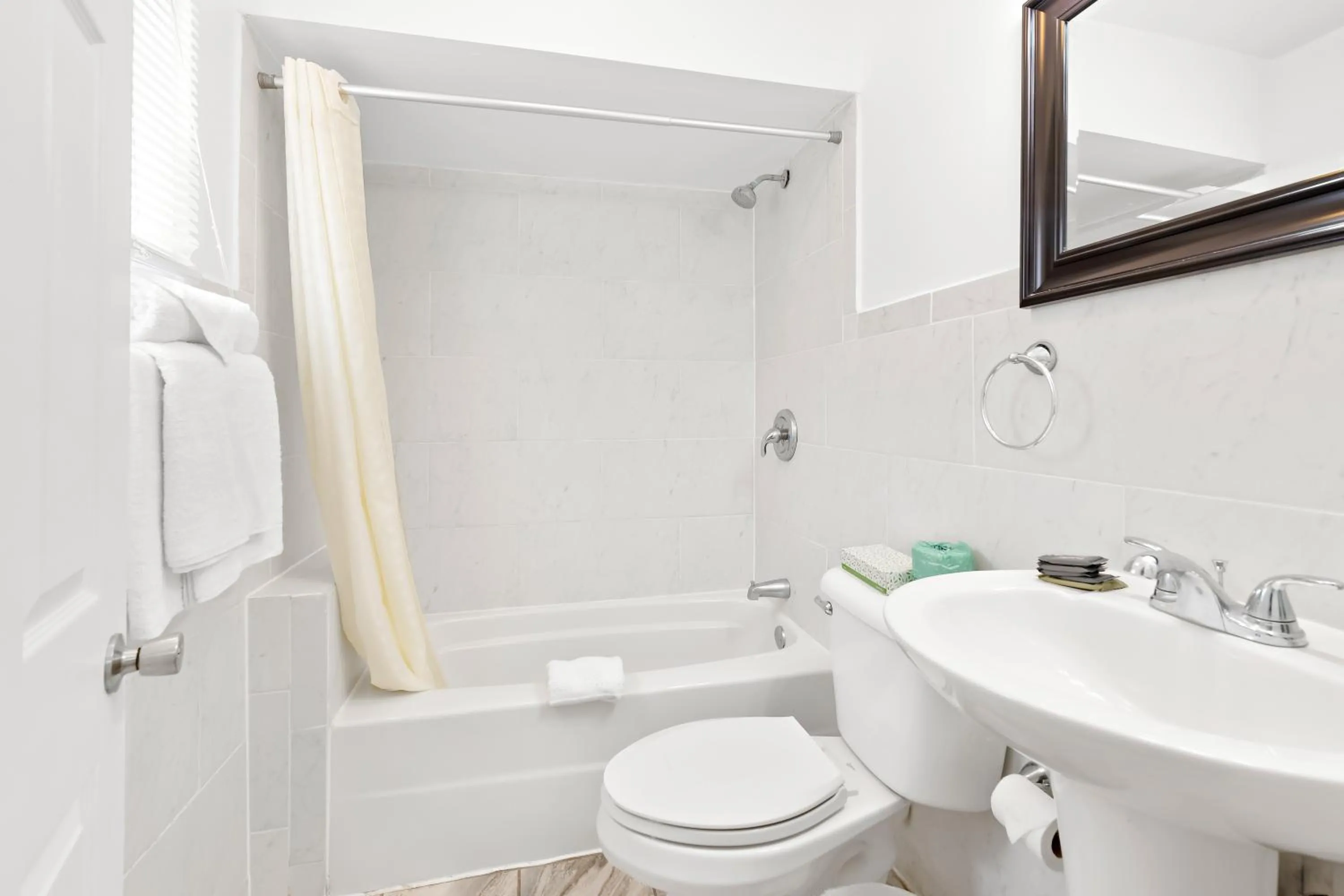 Toilet in Mango Motel Wildwood Beach & Boardwalk