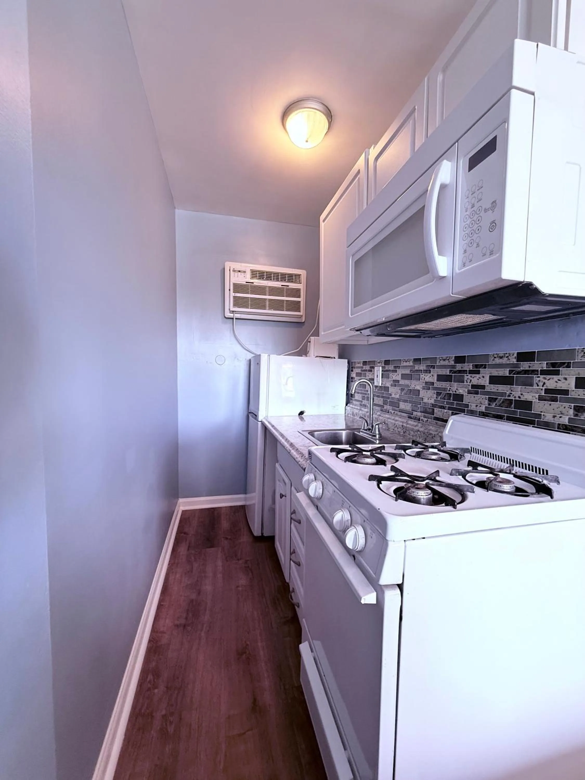 Kitchen or kitchenette in Twilight Motel