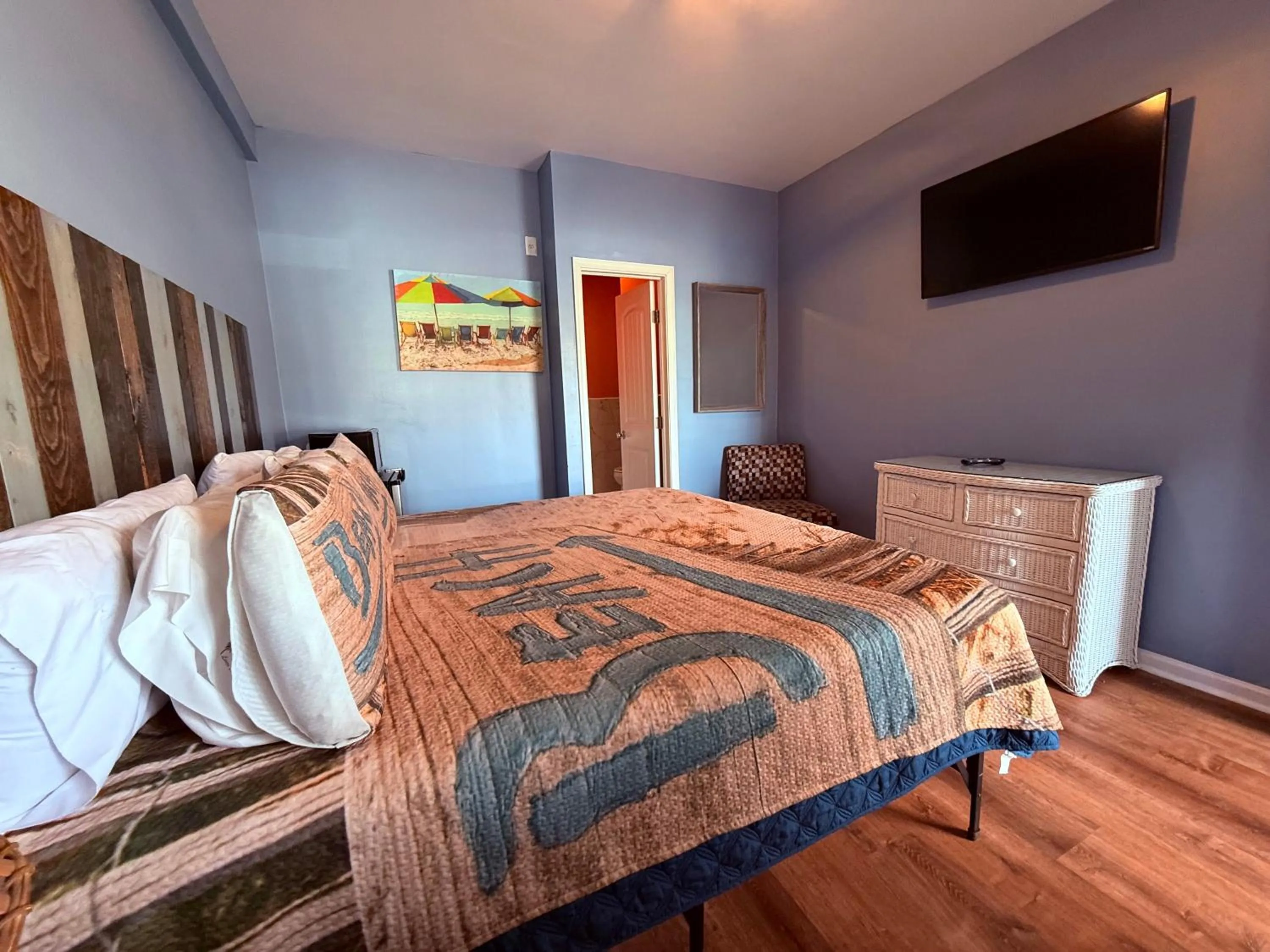 Photo of the whole room, Bed in Twilight Motel