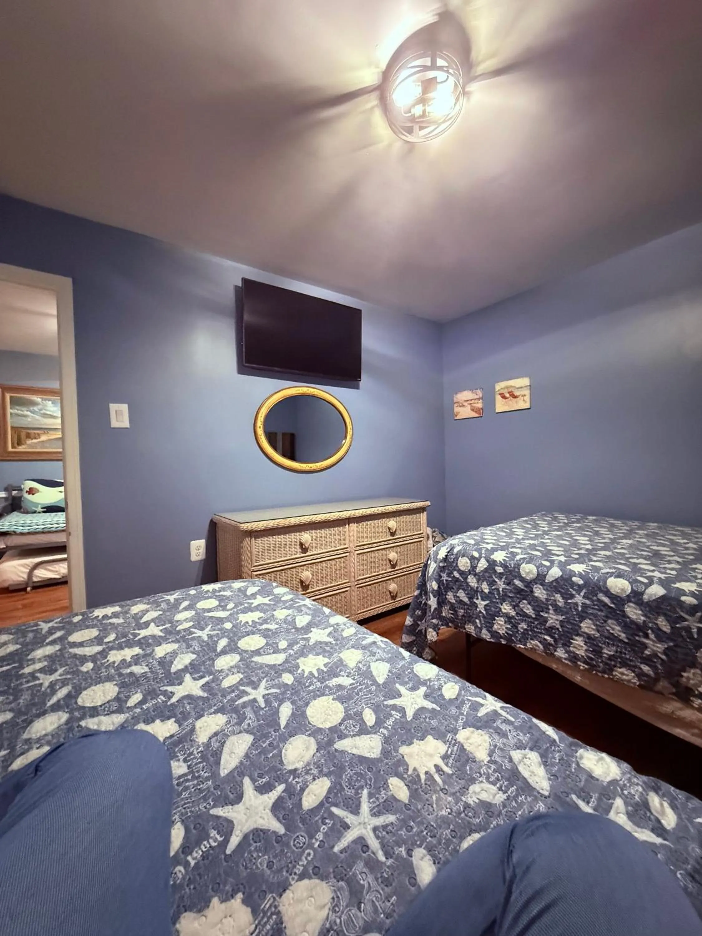 Bedroom, Bed in Twilight Motel