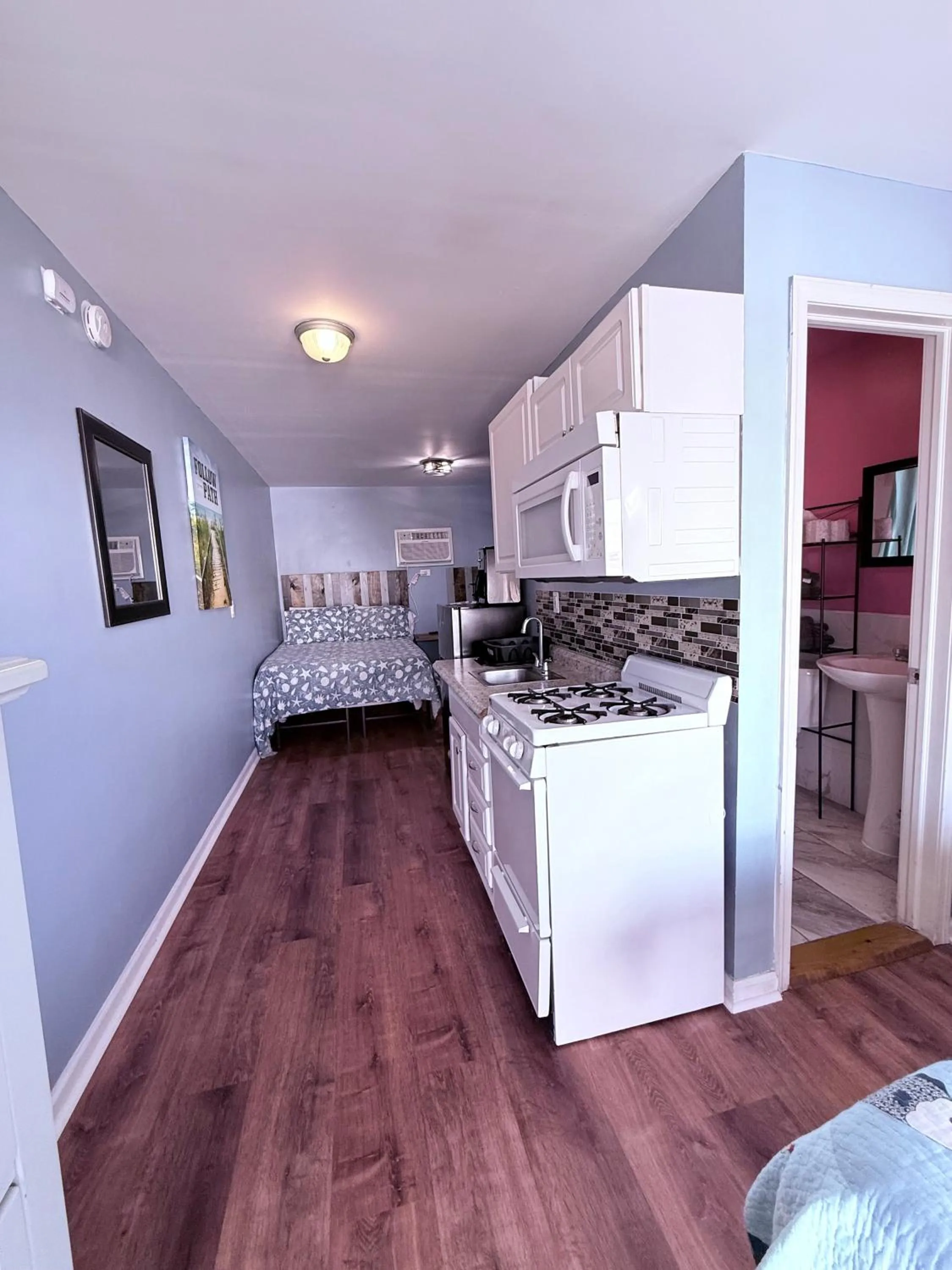 Photo of the whole room in Twilight Motel