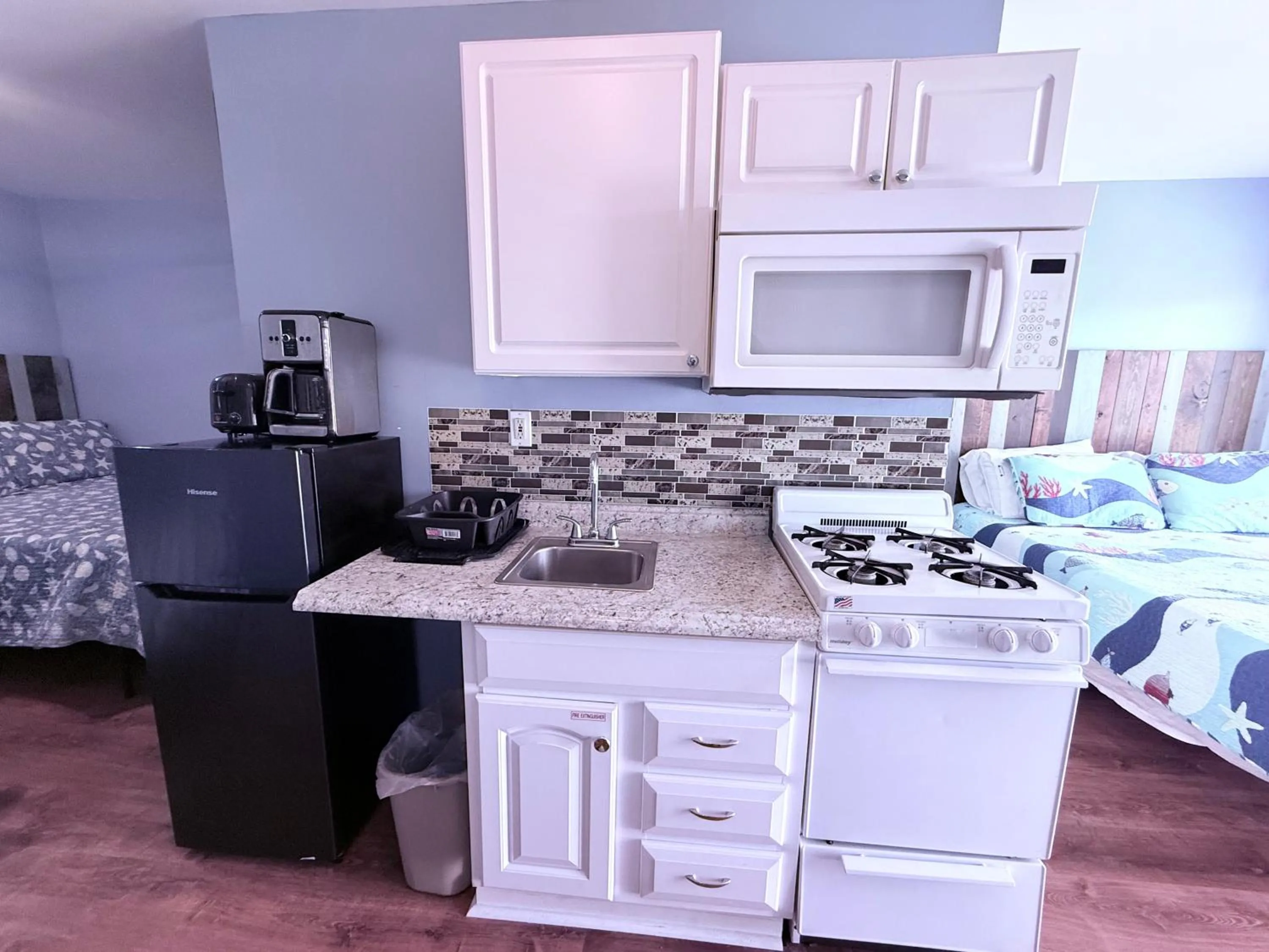 Kitchen or kitchenette in Twilight Motel