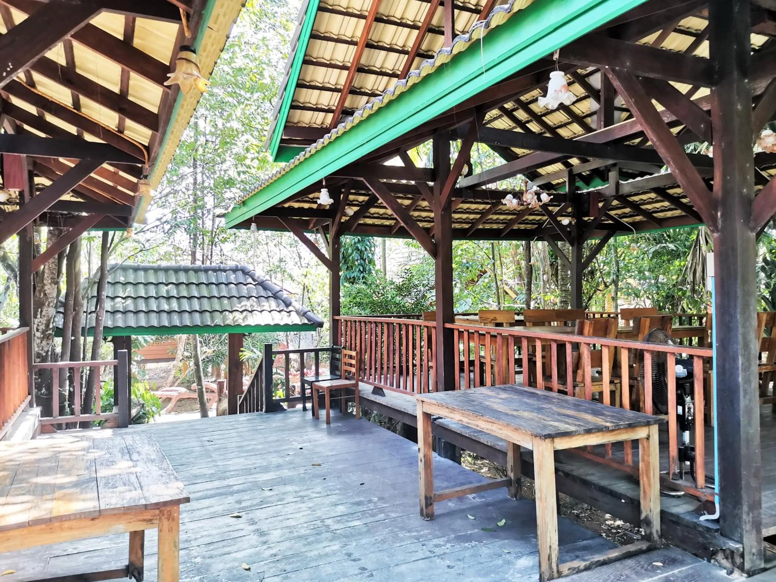 Restaurant/places to eat in OYO 604 Ruen Mai Horm Resort