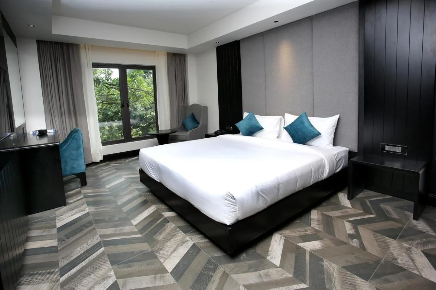 Photo of the whole room, Bed in LEMARQ