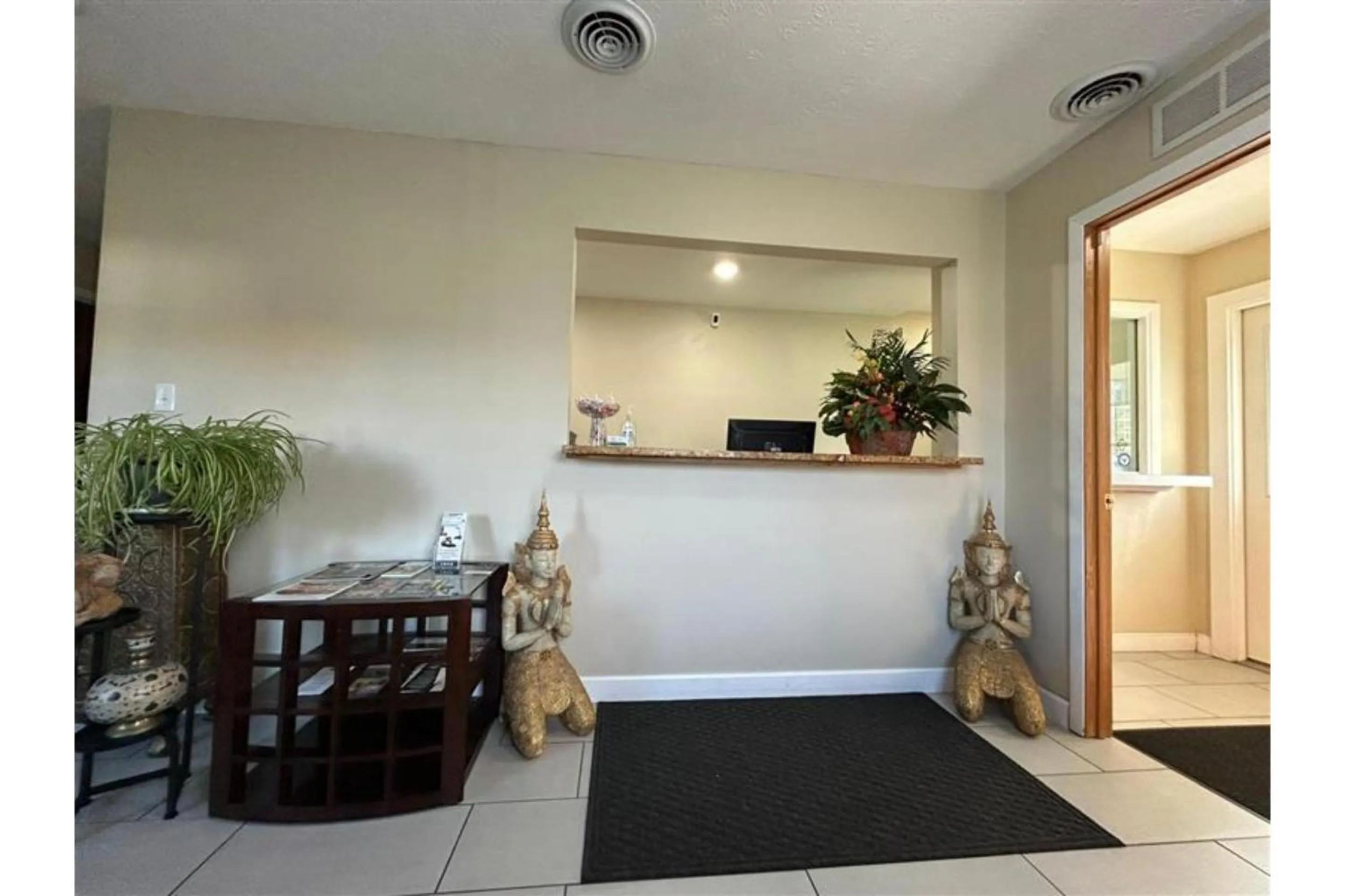 Lobby or reception in Lake Logan Inn Capital O Ohio