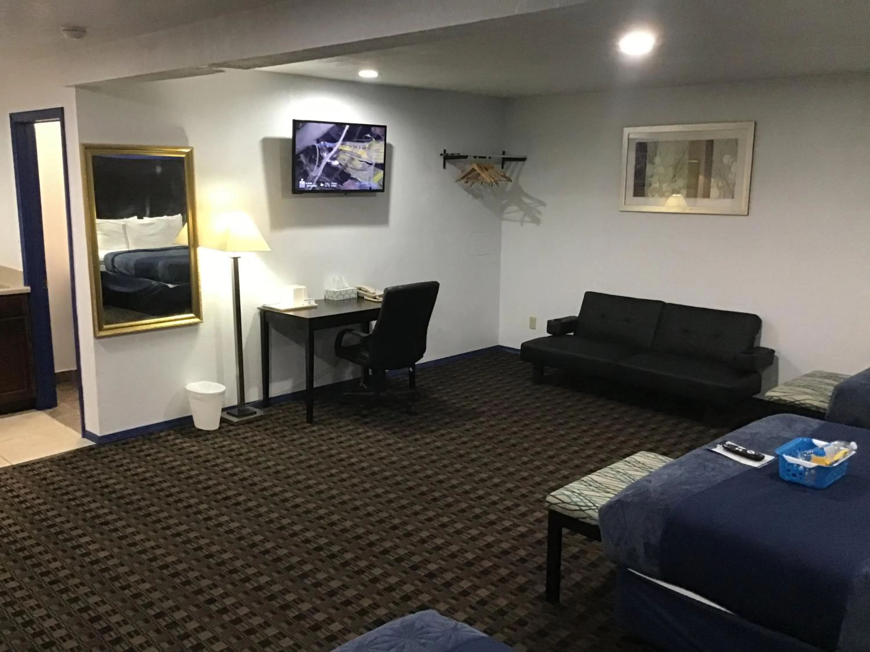 Bed in Budget Inn & Suites