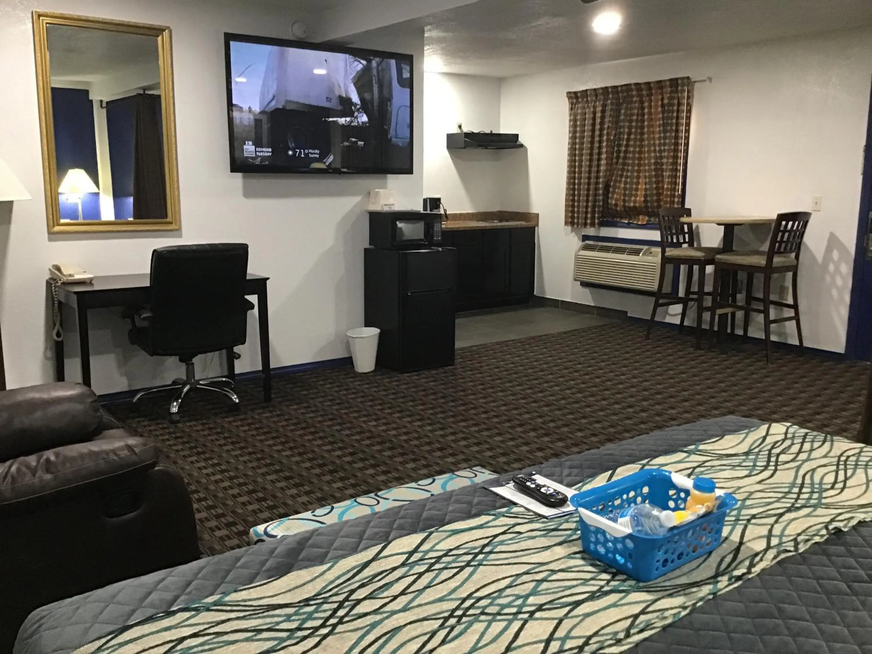Budget Inn & Suites