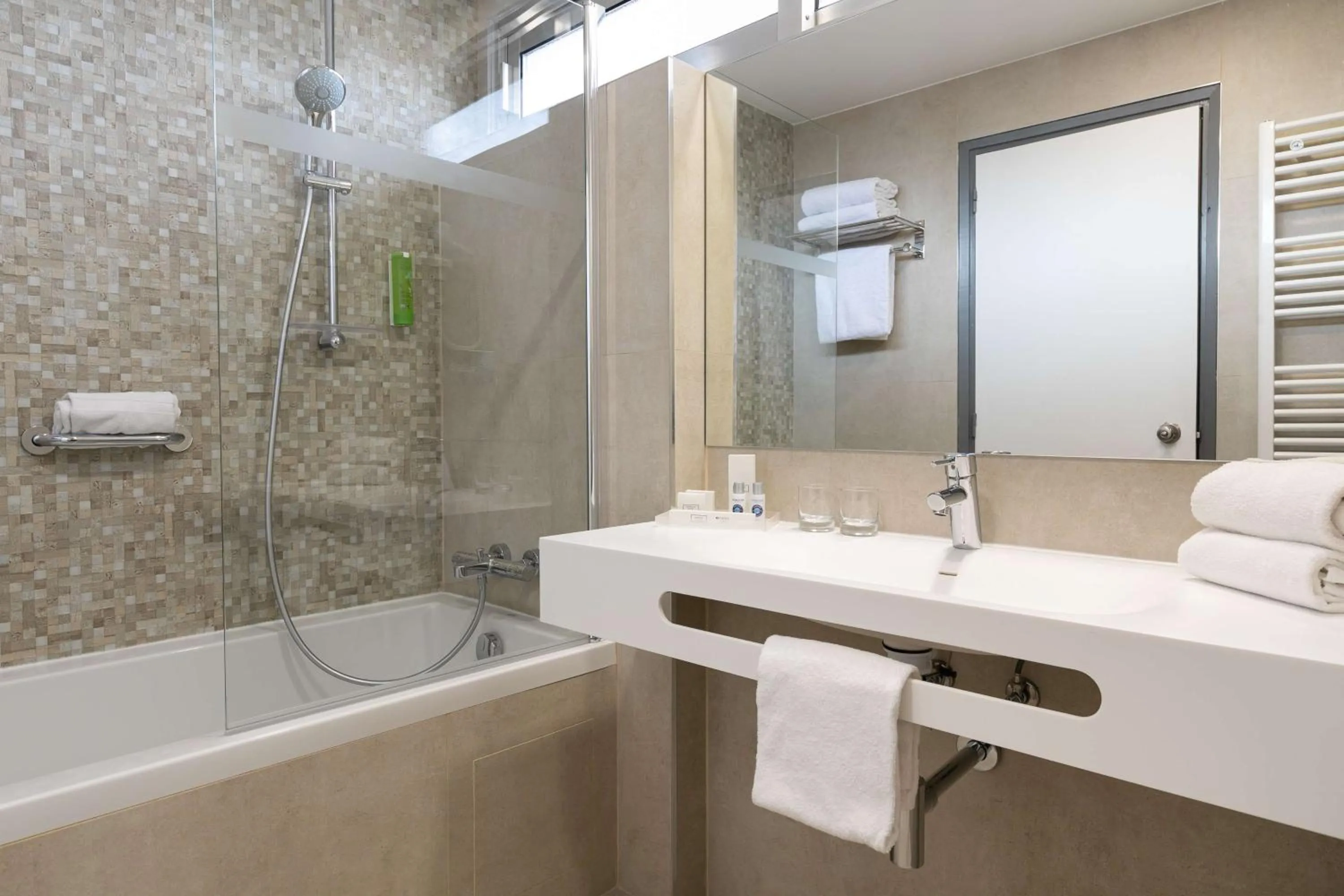 Bedroom in Best Western Hotel Mediterranee Menton