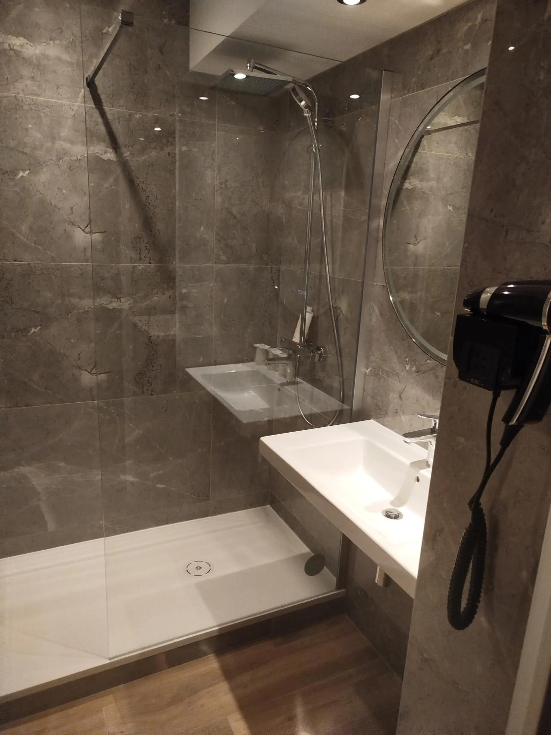 3 Single Beds in Kyriad Hotel Tours Centre