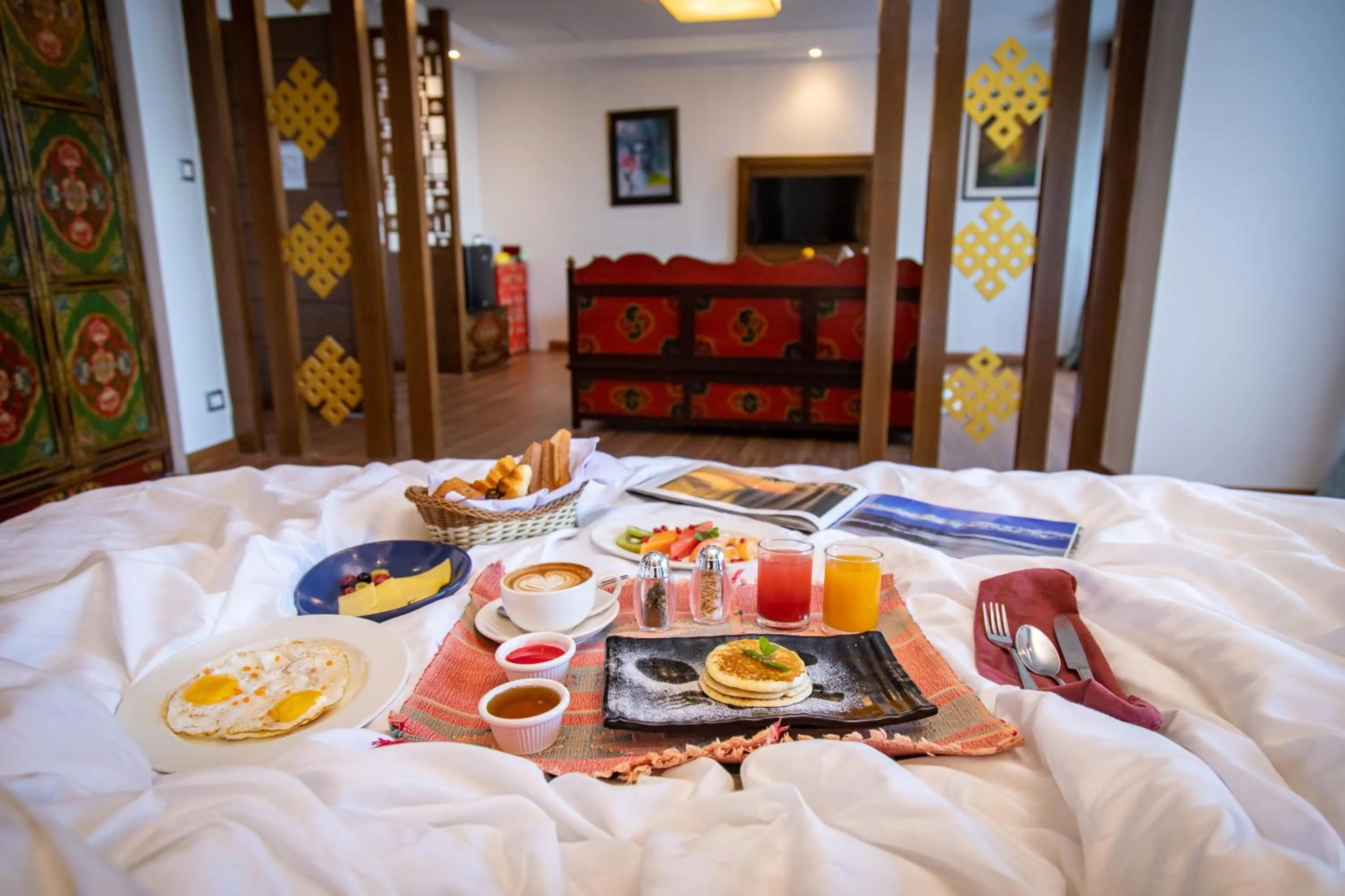Breakfast, Bed in Hotel Sarathi