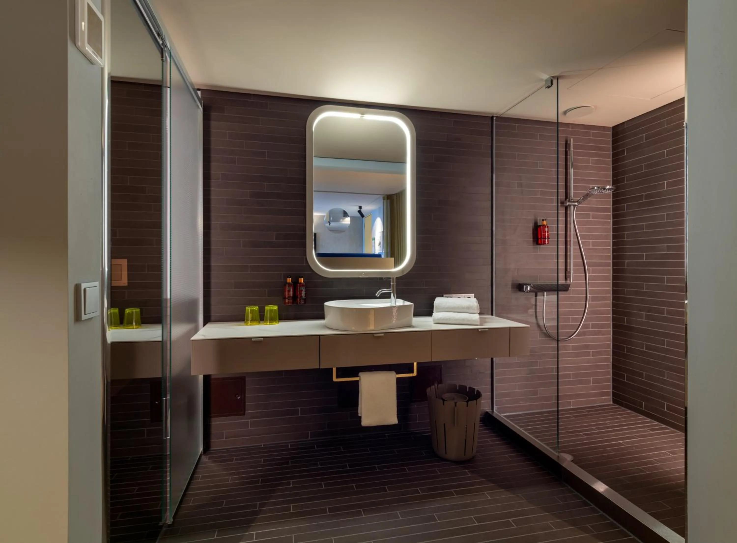 Shower in b'mine hotel Düsseldorf