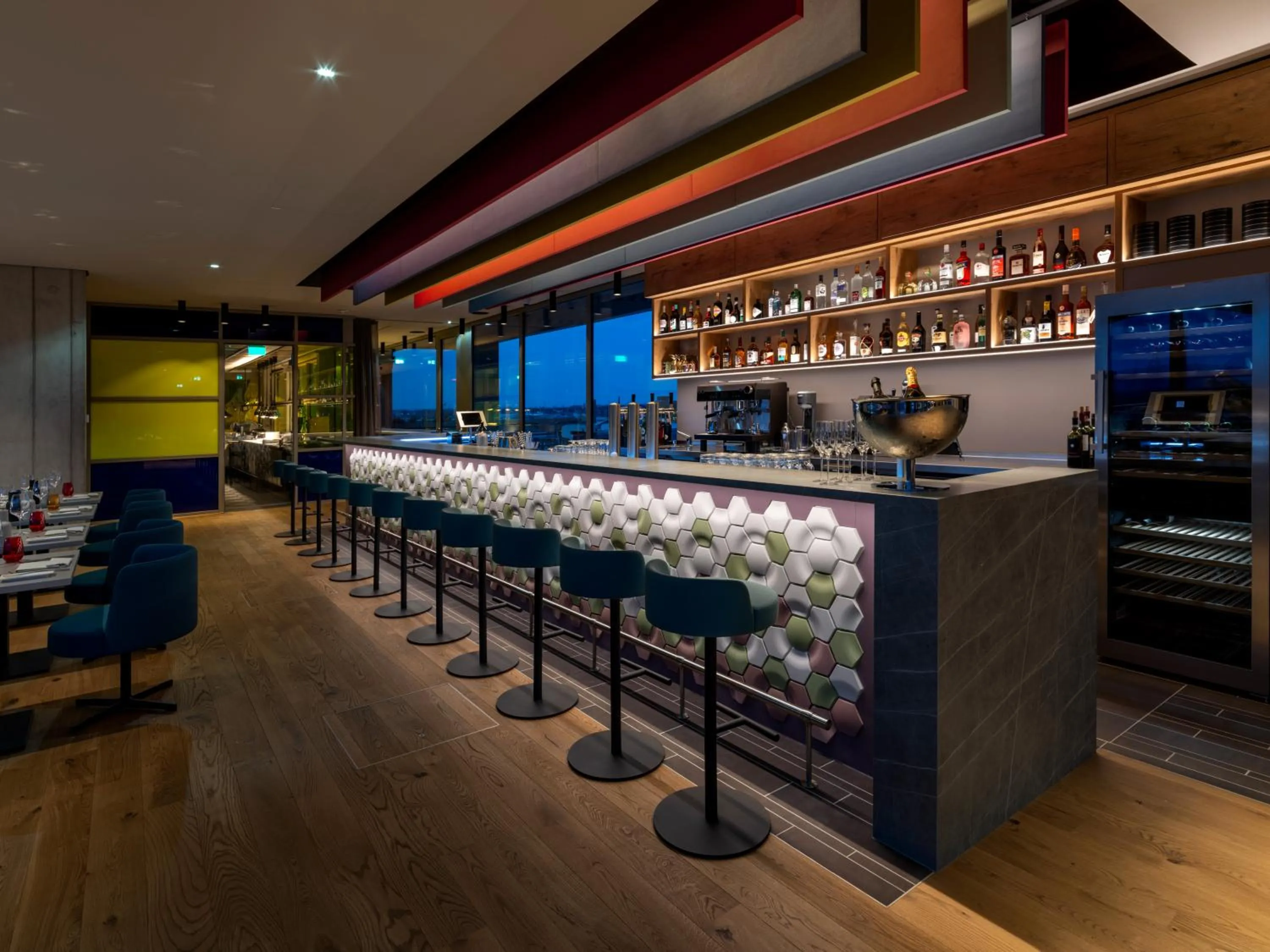 Restaurant/places to eat in b'mine hotel Düsseldorf