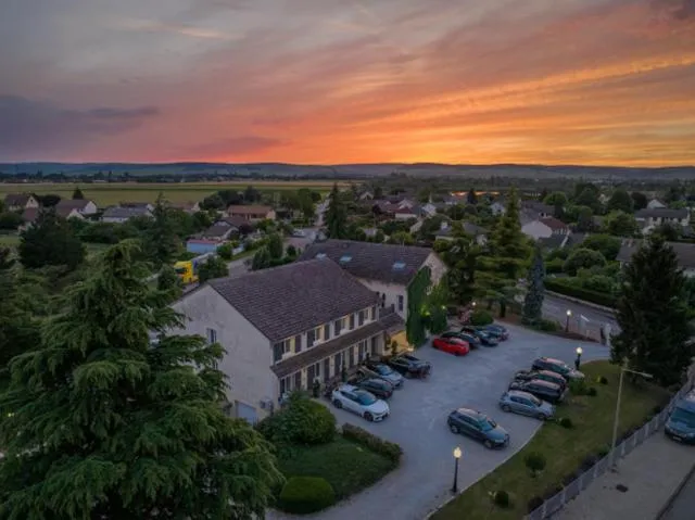Property building in Hôtel Parc Adélie - Logis Hôtels