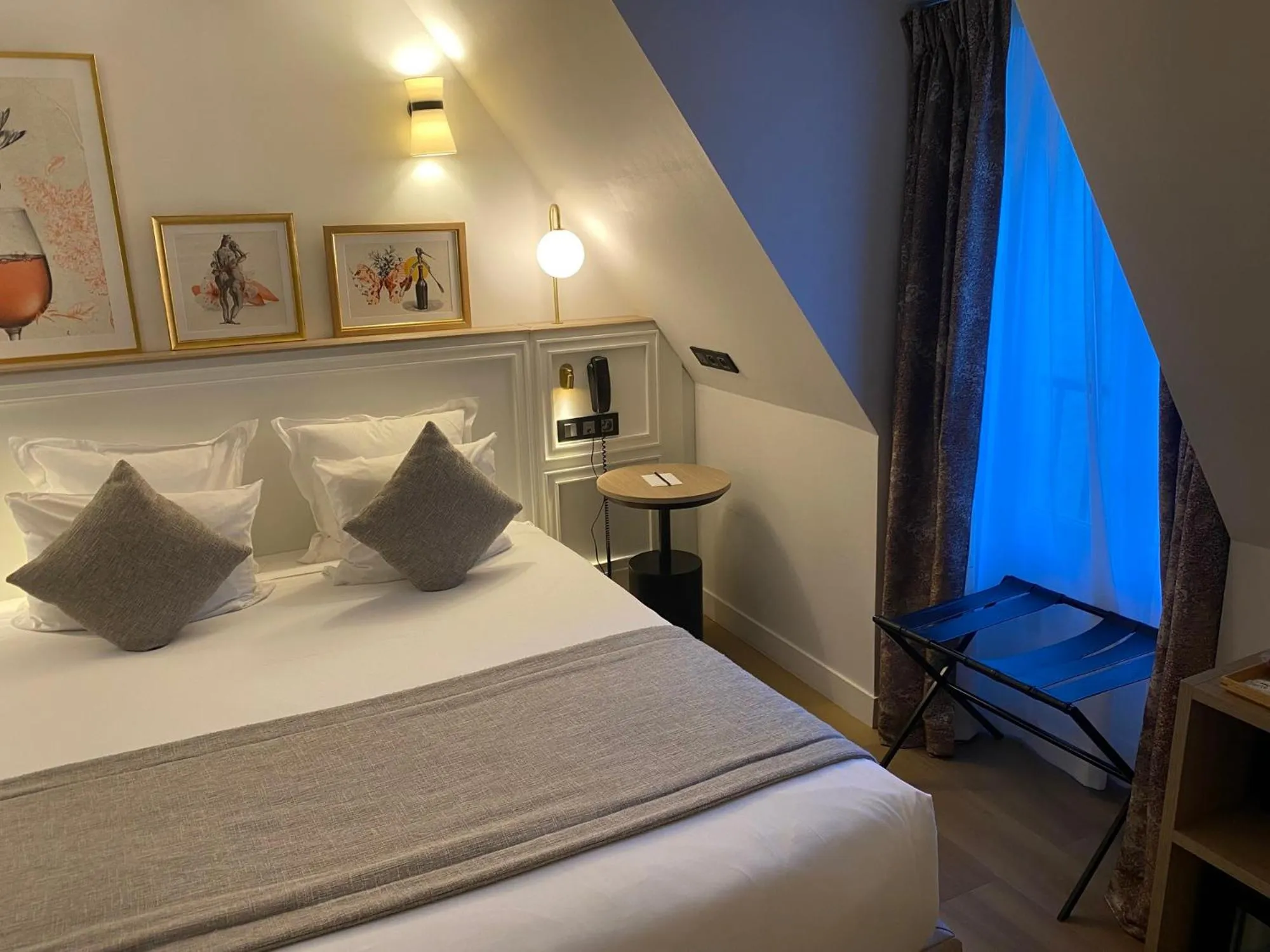 Bed in XO Hotel Paris