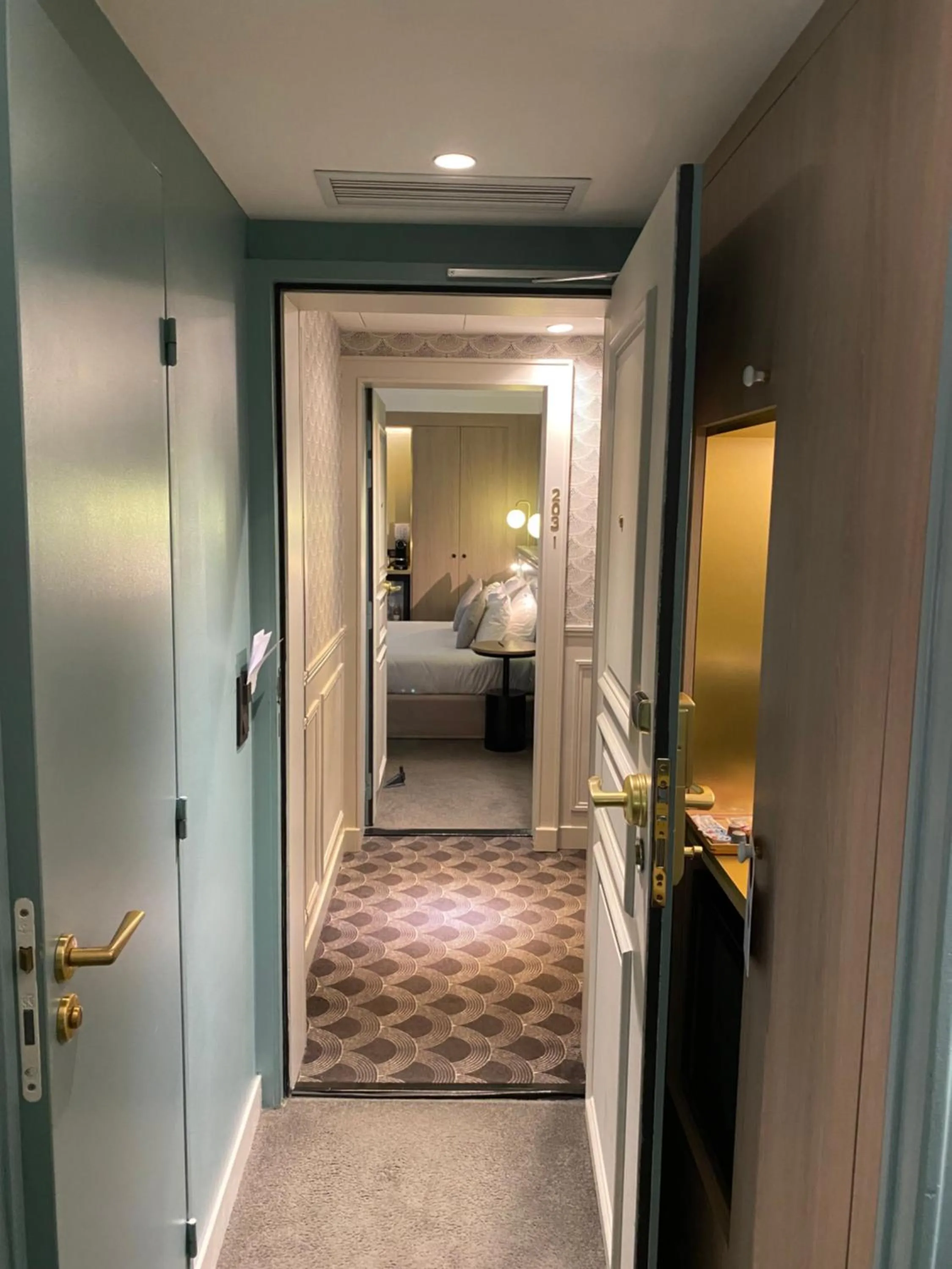 Bed in XO Hotel Paris