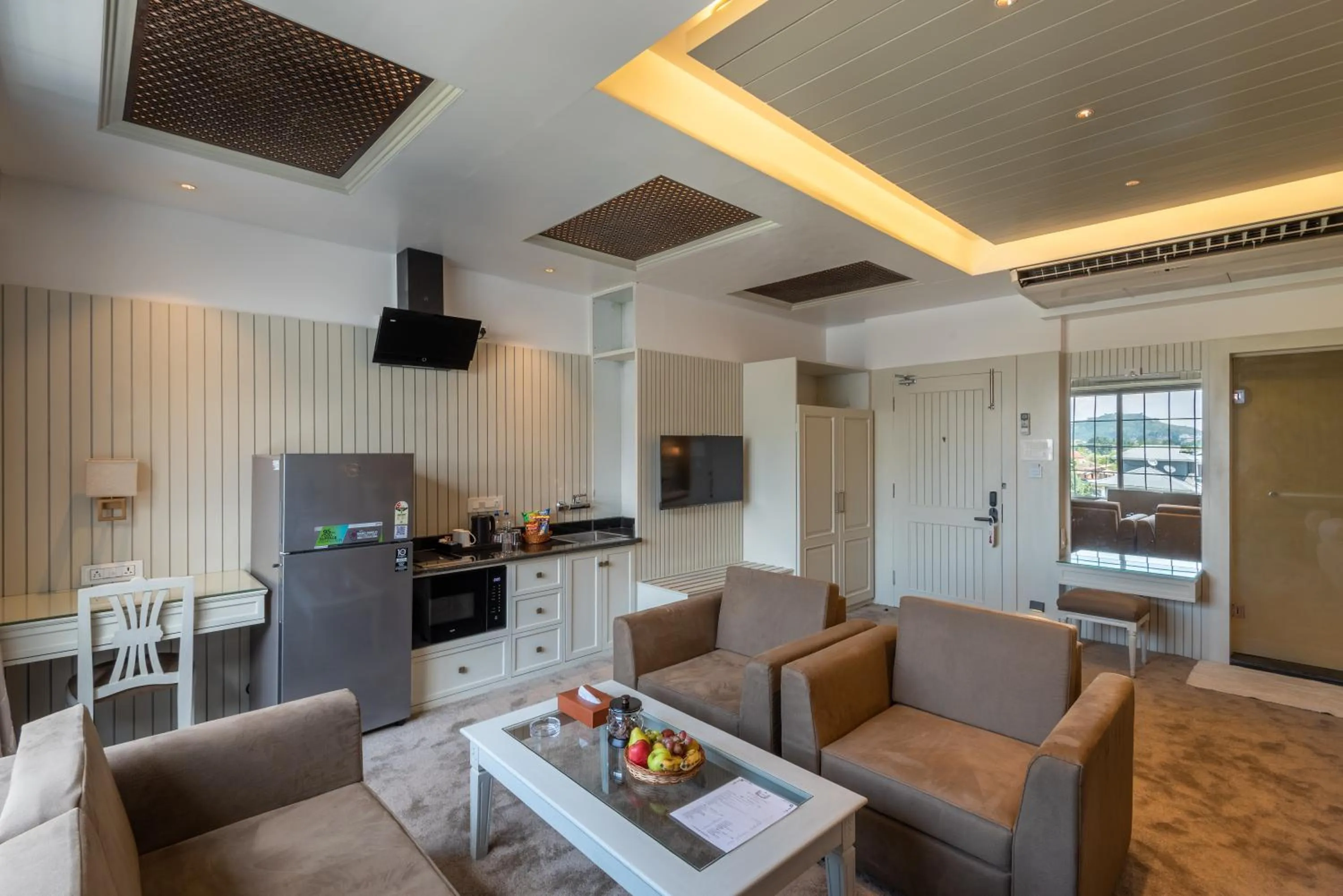 TV and multimedia in Hotel Grand Boulevard Dal Lake View Srinagar