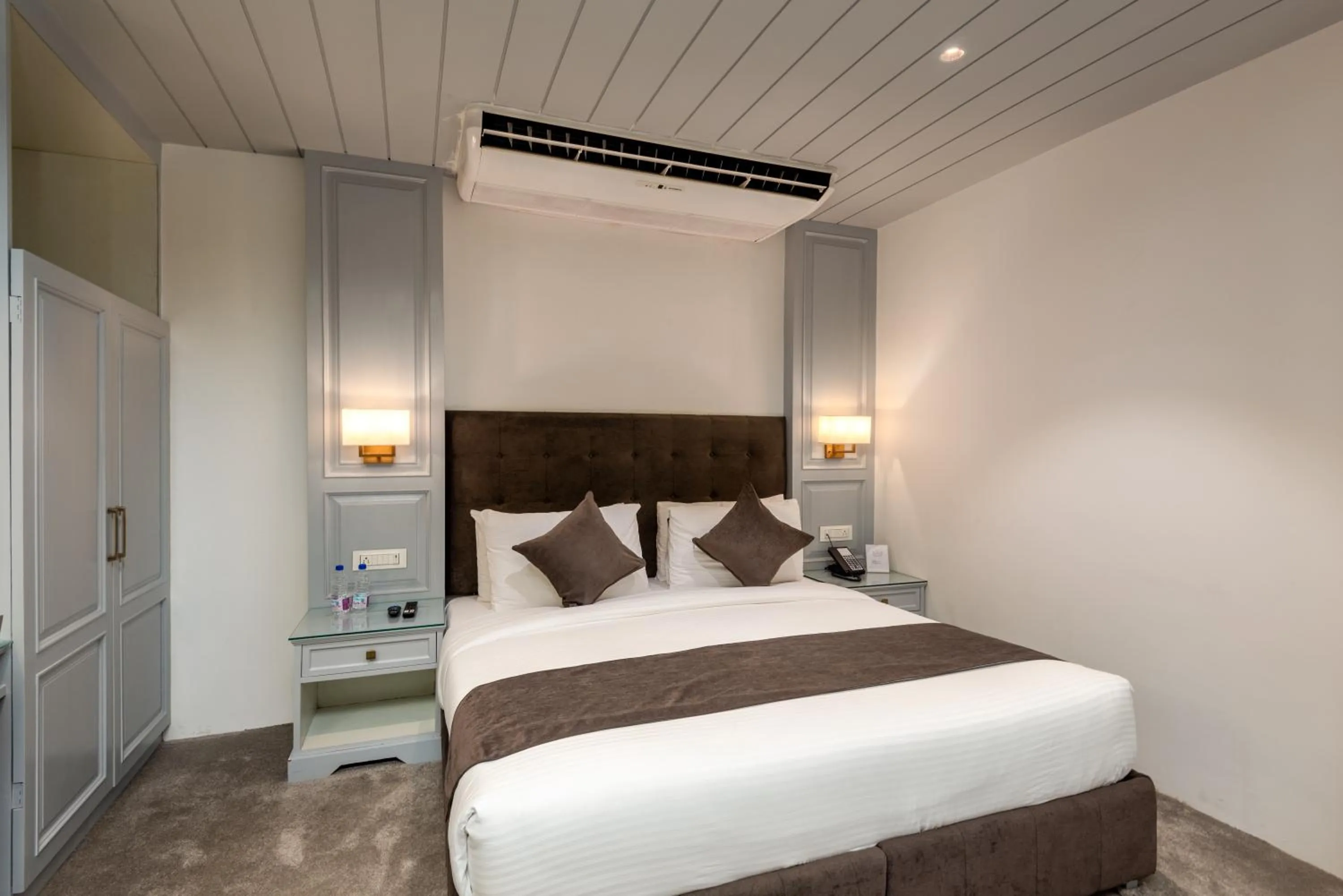 Bed in Hotel Grand Boulevard Dal Lake View Srinagar