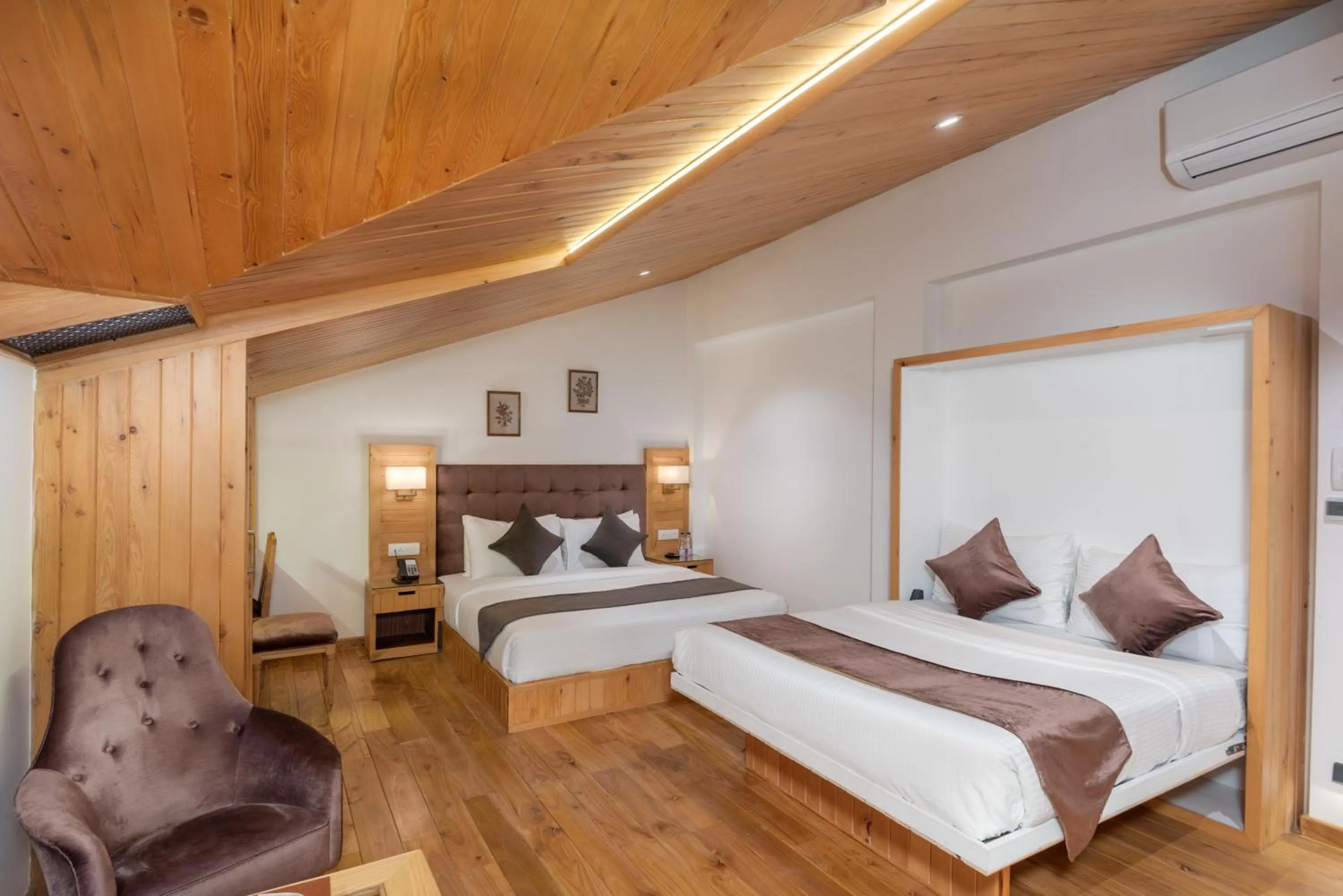 Bed in Hotel Grand Boulevard Dal Lake View Srinagar