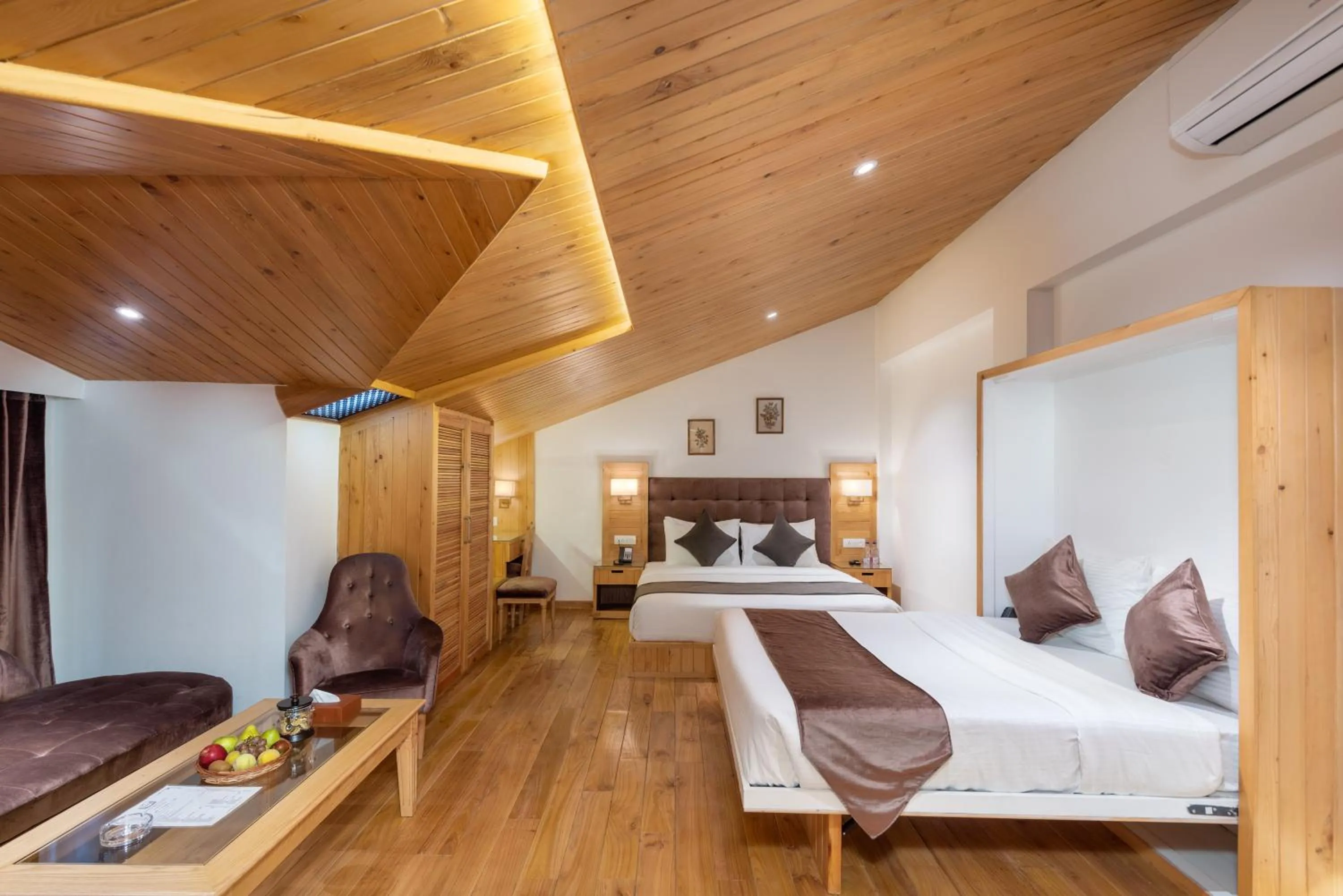 Photo of the whole room, Bed in Hotel Grand Boulevard Dal Lake View Srinagar